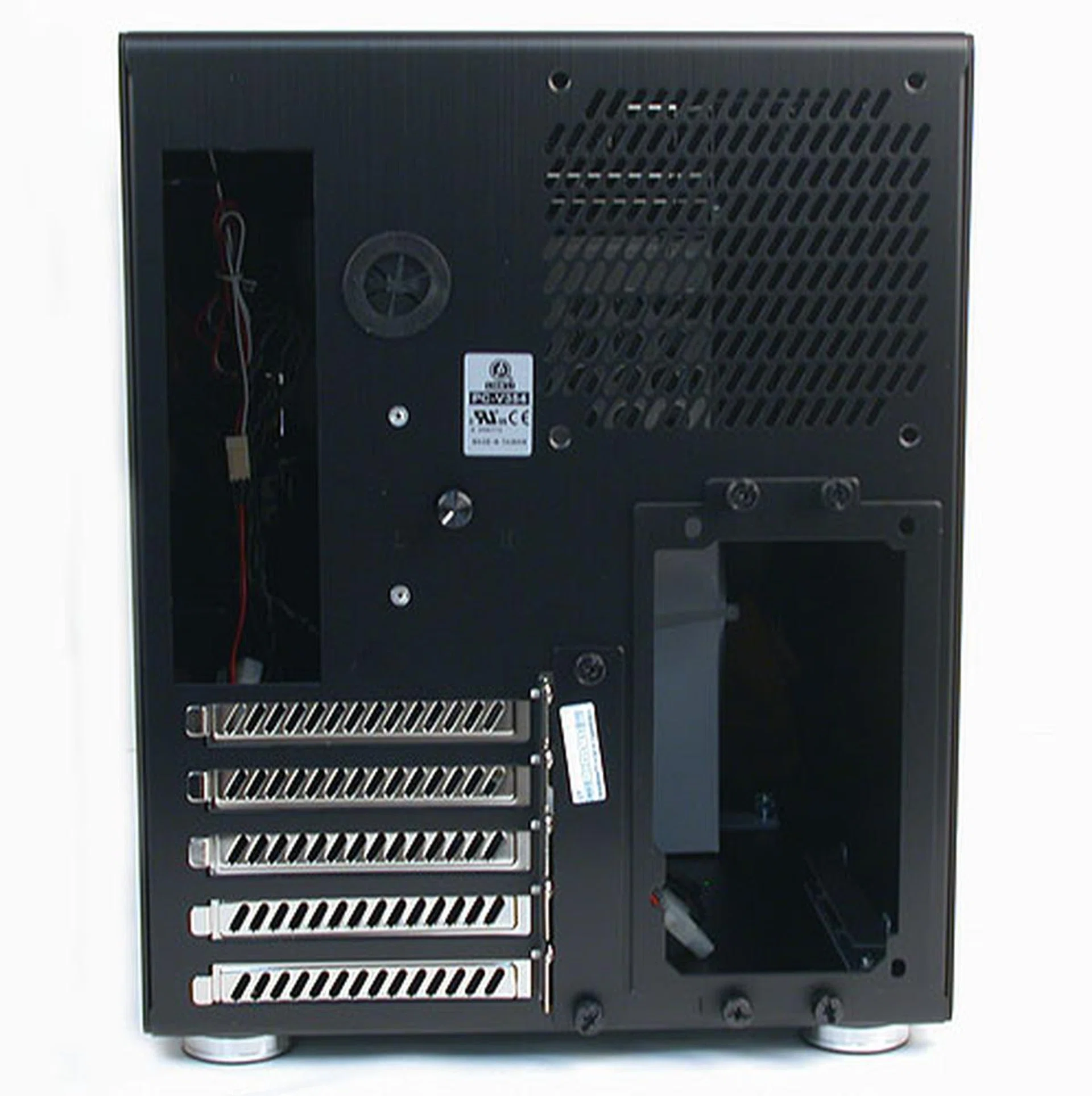 As the rear of the card shows, the 16MB version only requires one DDR chip in front and the rear is mostly bare. The 32MB version uses two memory chips with the second chip located at the rear of the card.