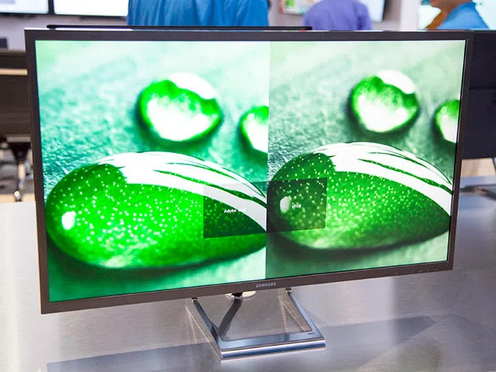 The professional Samsung 31.5-inch UHD monitor (UD970).