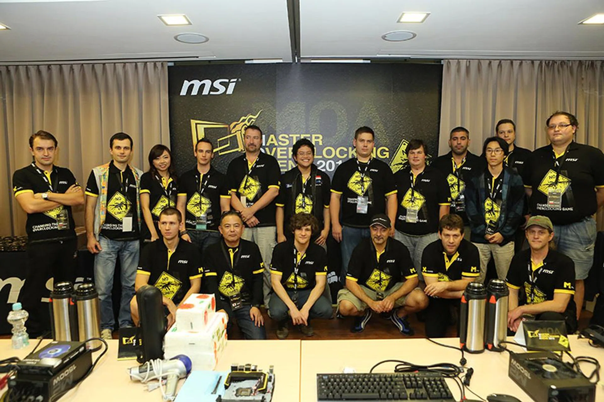 The sixteen overclockers who qualified for the grand finals battle it out in this grand overclocking event.