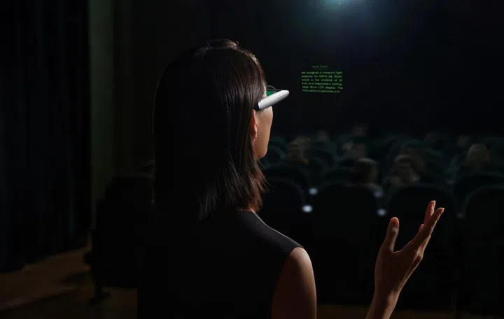 See your script in front of your eyes. Image source: Oppo.