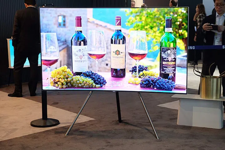 A look at the Studio Stand, which resembles a painter's easel.