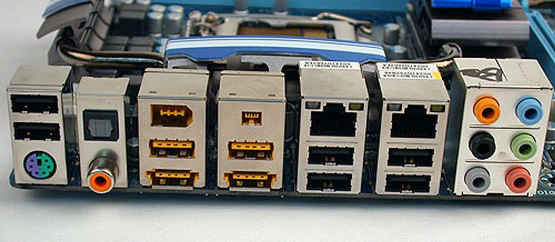 Possibly sporting the most number of rear I/O ports, including two FireWire interfaces, two forms of S/PDIF outputs, two Gigabit LAN ports and two USB/eSATA combo ports. Amazing how all those ports managed to fit.