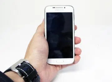 From the front, the S4 Zoom looks just like an S4 Mini. 