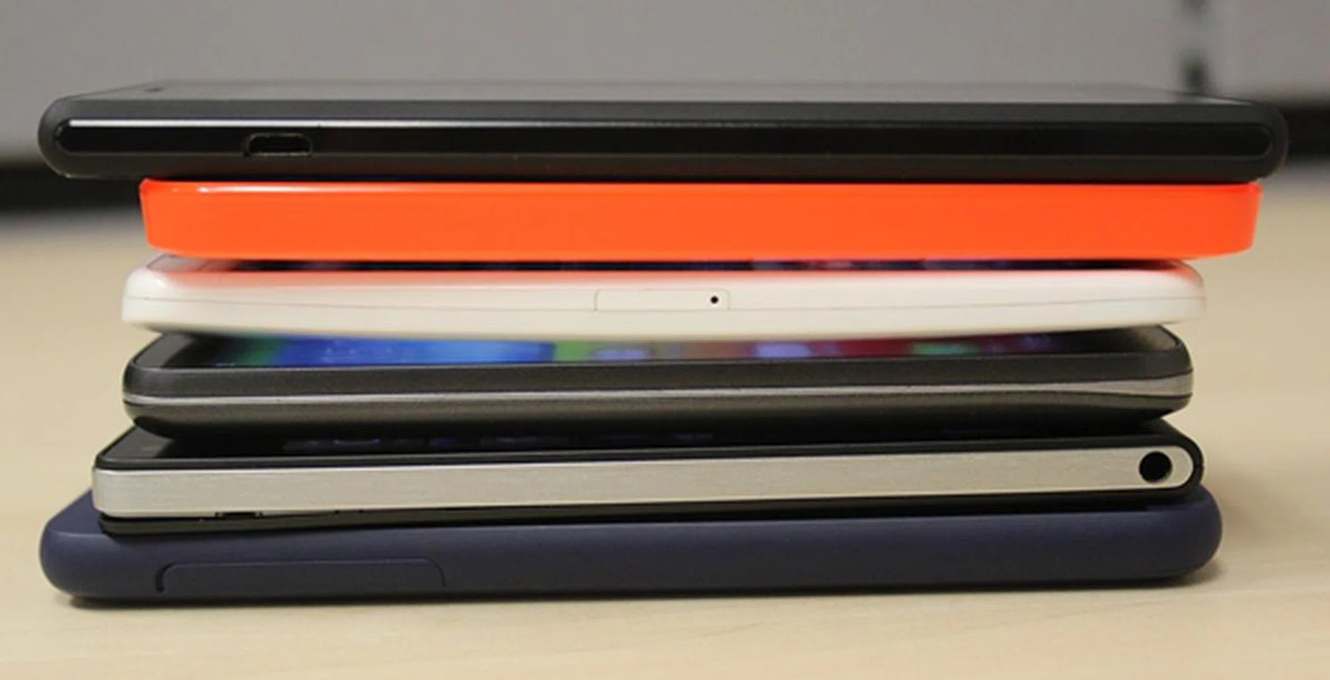 The left side profiles of the six phones. <br> Bottom to top: HTC Desire 610, Huawei Ascend G6 4G, LG G2 Mini LTE, Motorola Moto X, Nokia Lumia 635 and the Sony Xperia M2.