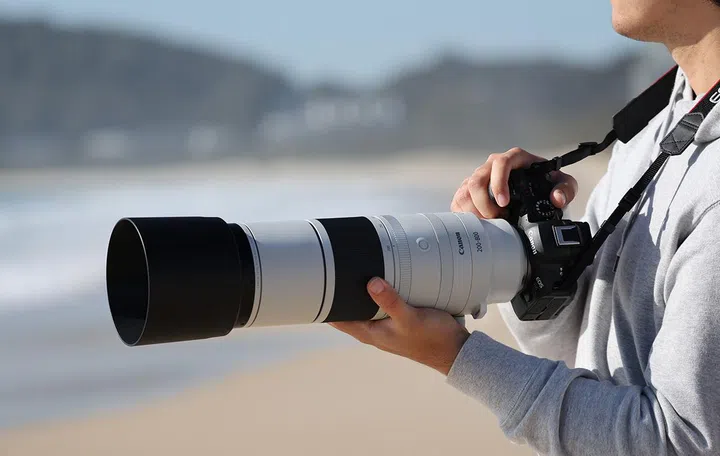 Canon RF200-800mm f/6.3-9 IS USM.