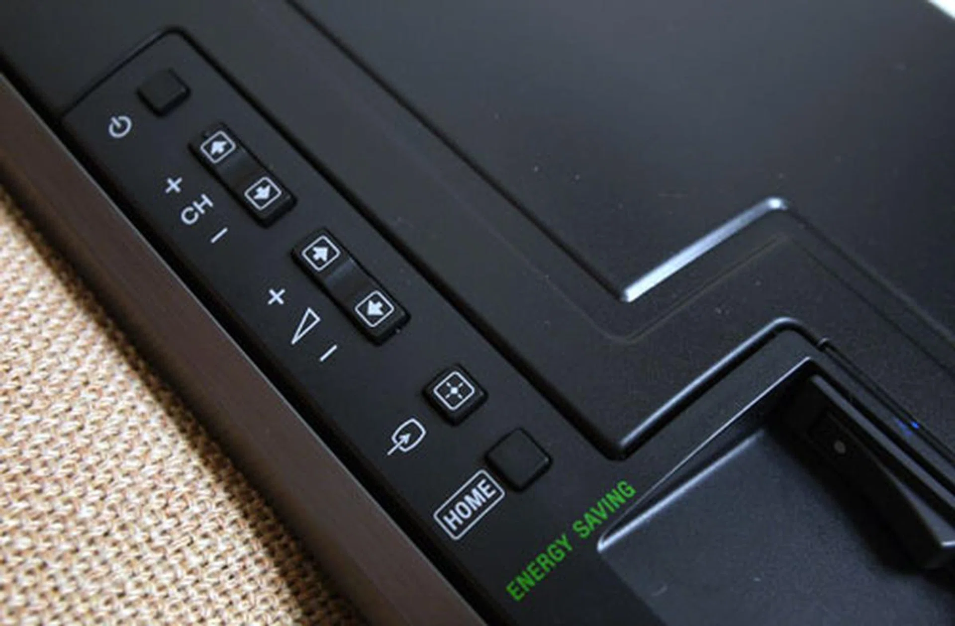 Controls on the HX925 include buttons for channel selection, volume, source inputs, and a Home button which brings up the revamped NUX user interface. A large on/off rocker switch is located just below the row of hardware buttons.