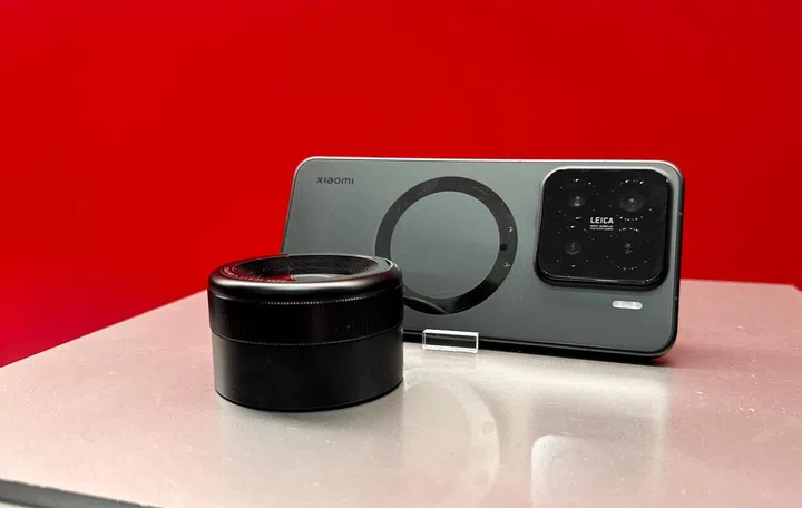 No pairing or charging needed, just slap it on. Photo: HWZ.