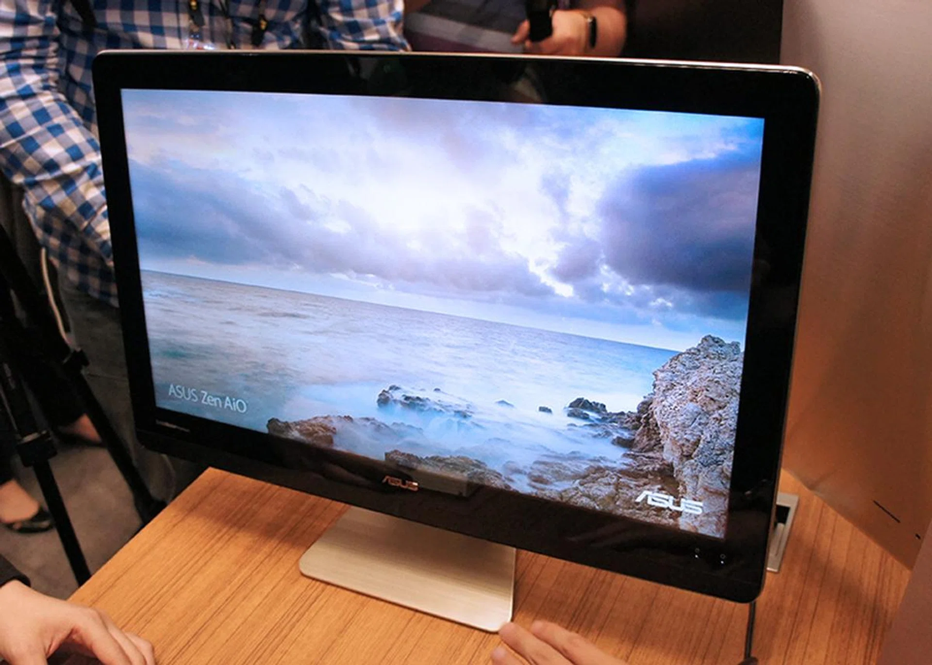 The Zen AIO will be available with NVIDIA's new GeForce GTX 960M so it should be a decent gaming machine.