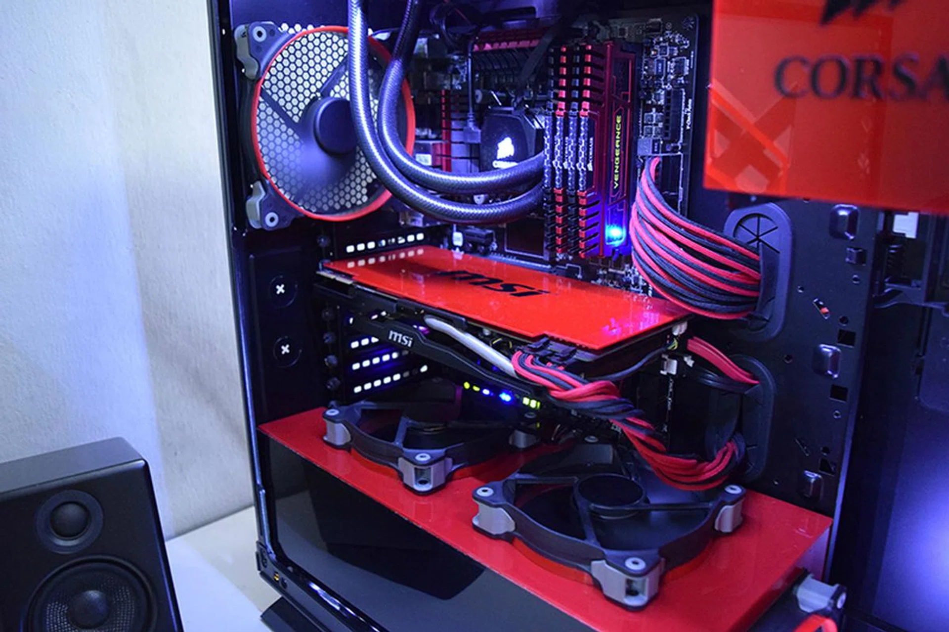 Want a closer look? Okay here it is. It packs an MSI Z87 GD65 motherboard with an Intel Core i5-4670K processor, an MSI Radeon R9 280 card, and a Corsair 760T case. And just look at those custom hand-cut red acrylic plates and red-and-black unisleeved cables! (Image Source: Imavigilante)