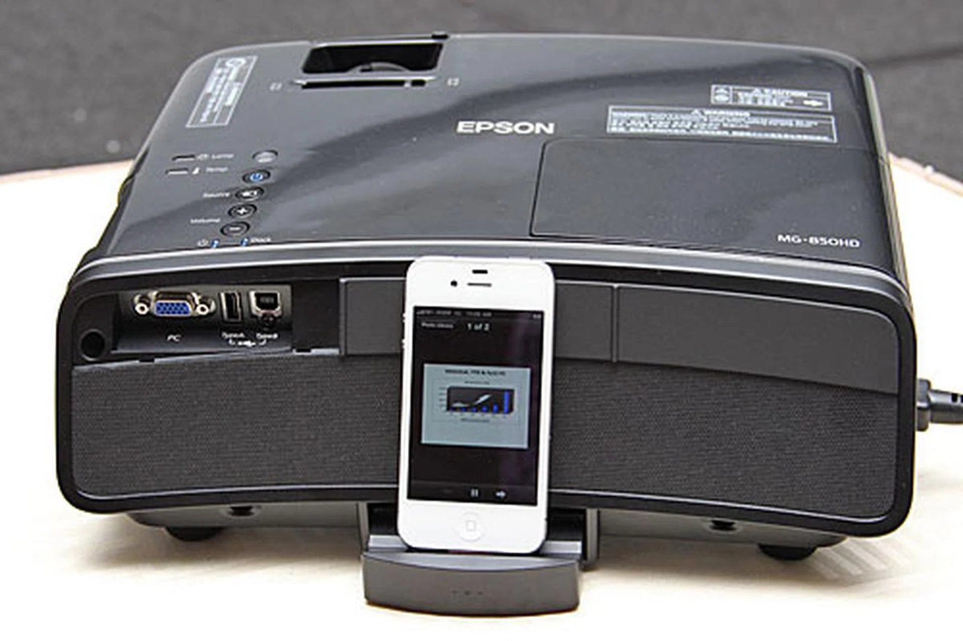 The MG-850HD lets you dock either an iPod, iPhone, or iPad. It has integrated stereo speakers for audio playback.