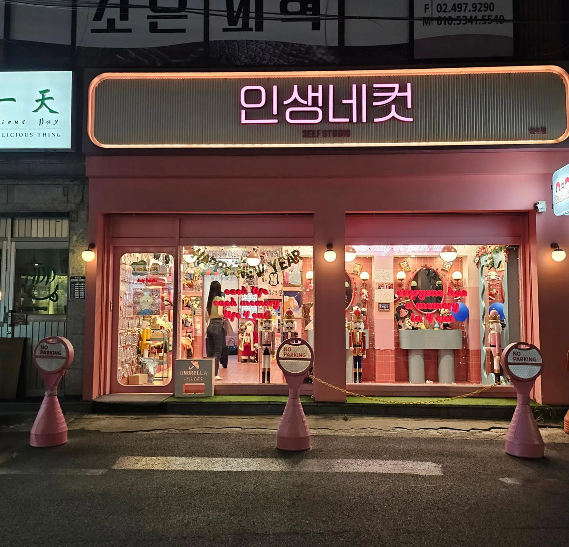 Main camera (folded, almost 1:1 aspect ratio), Samsung Galaxy Z Flip5.