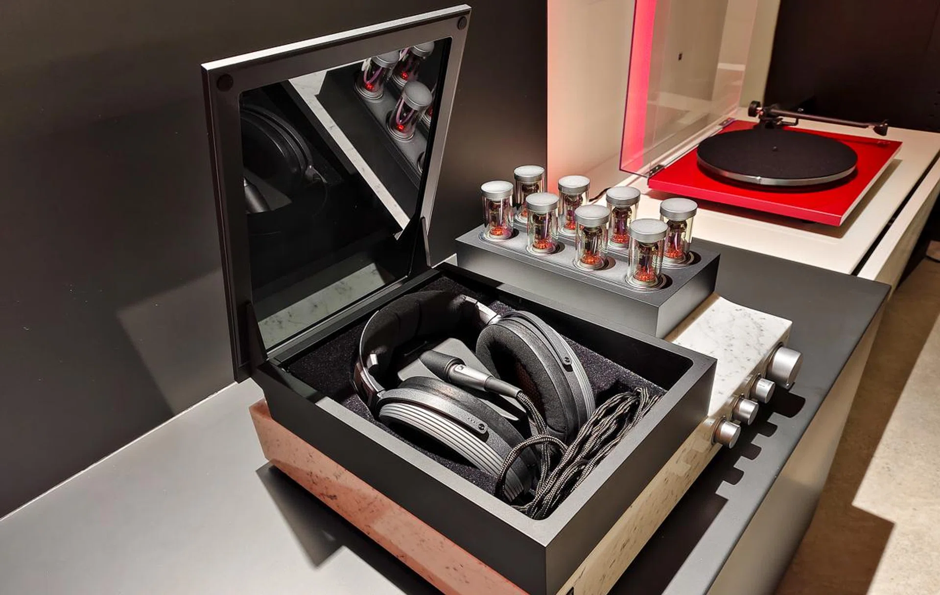 The Sennheiser HE-1 headphone system. Photo: HWZ