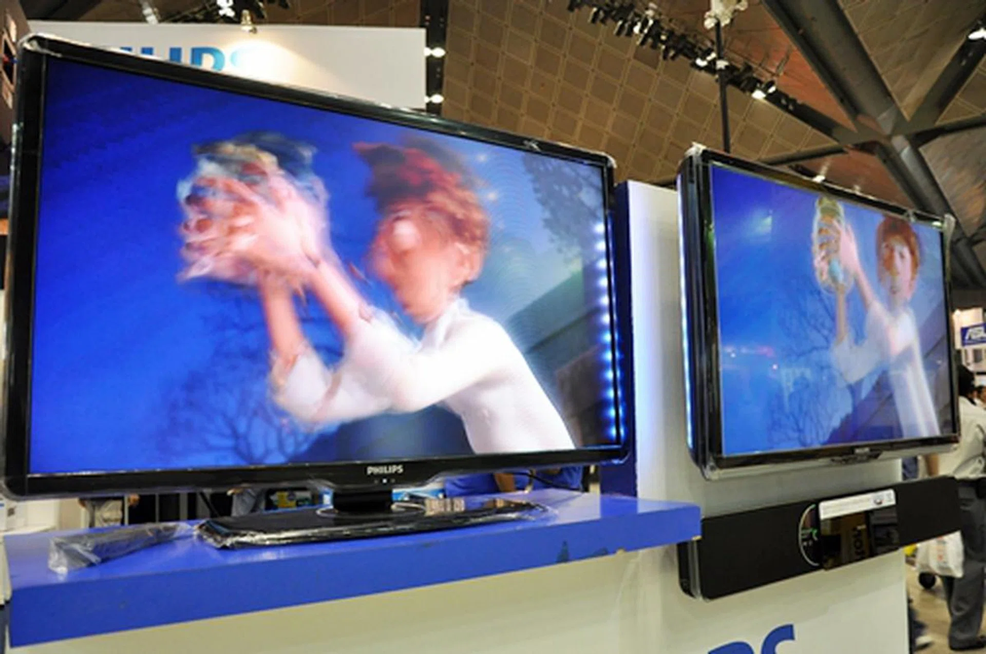 The 42PFL7409 42-inch full HD LCD TV features Philips' Pixel Precise HD engine, 100Hz refresh rate, 3ms response time and a healthy dose of four HDMI connectors.