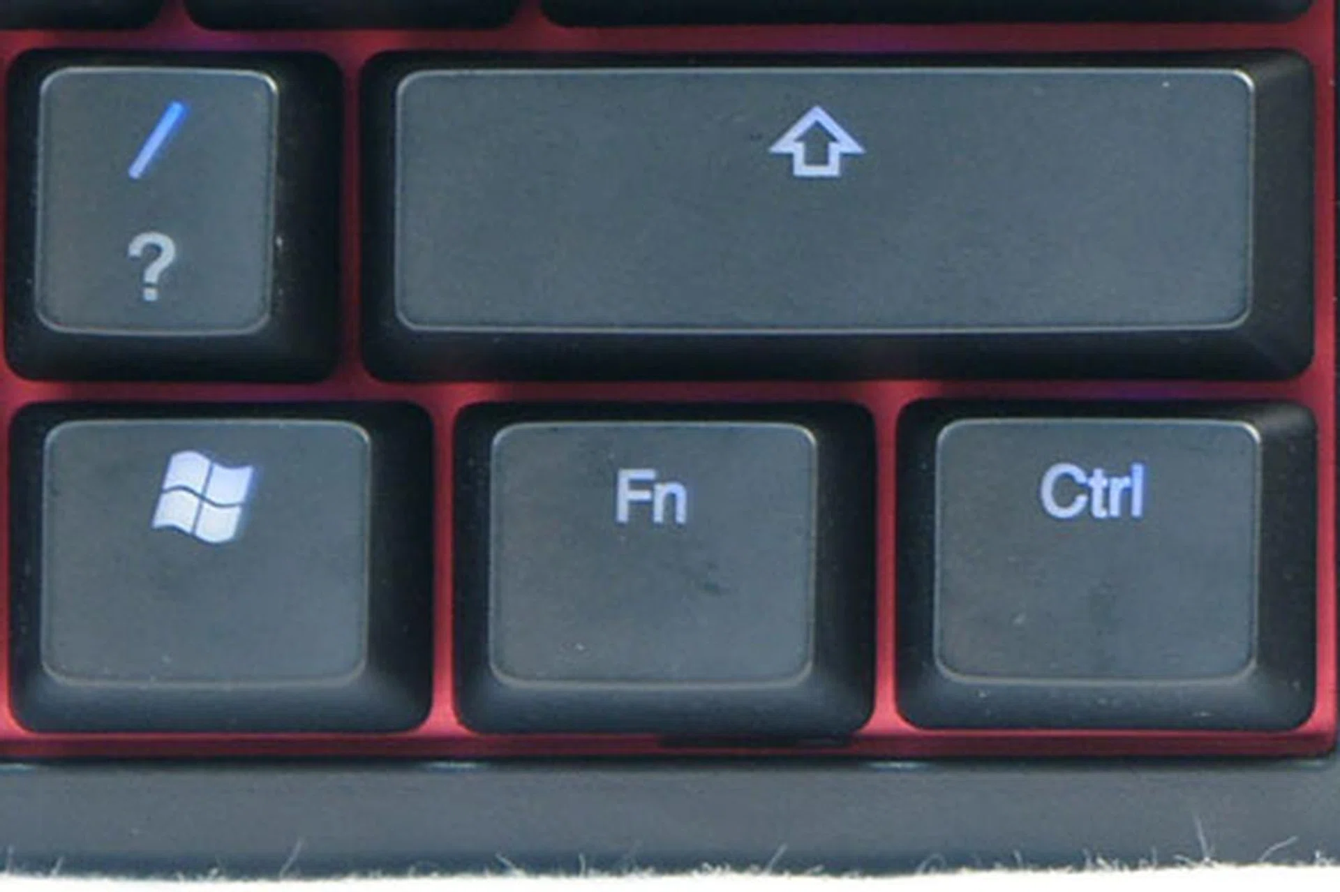 Just like the non-backlit version, beside the right of the Windows key, instead of a Menu key, sits the Function (Fn) key.