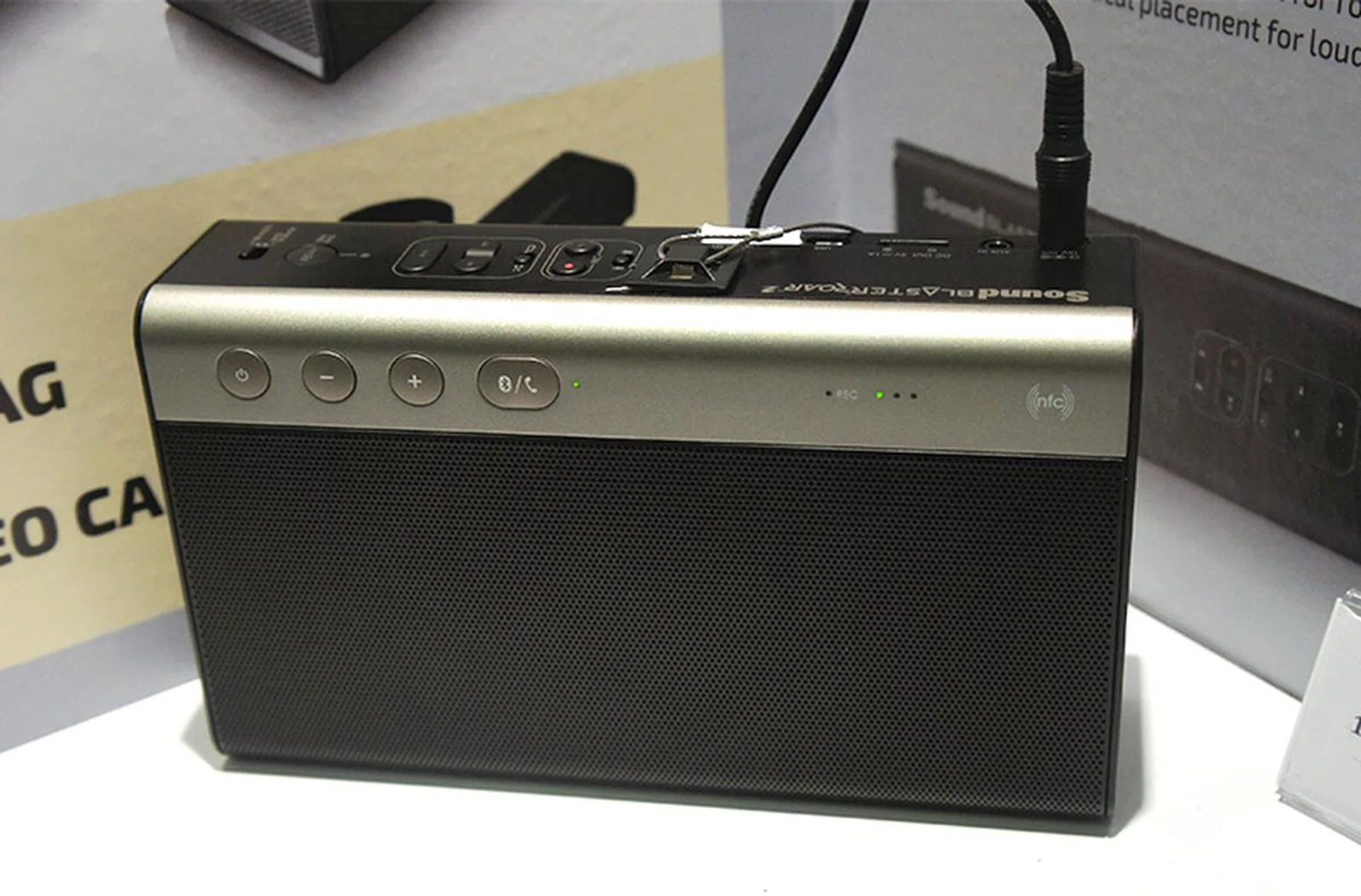 Creative has just released the successor to the amazing Creative Sound Blaster Roar from last year, called the Sound Blaster Roar 2, this portable Bluetooth speaker is 20% smaller and 10% lighter than the first generation Sound Blaster Roar. Despite that, it still packs five high performance drivers and sounds fantastic for its size. The Sound Blaster Roar 2 and its carrying bag can be had for $199 after using a $50 Creative voucher.