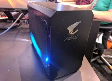 The Aorus dock appears to be fairly sleek and compact. (Image Source: Tom's Hardware)