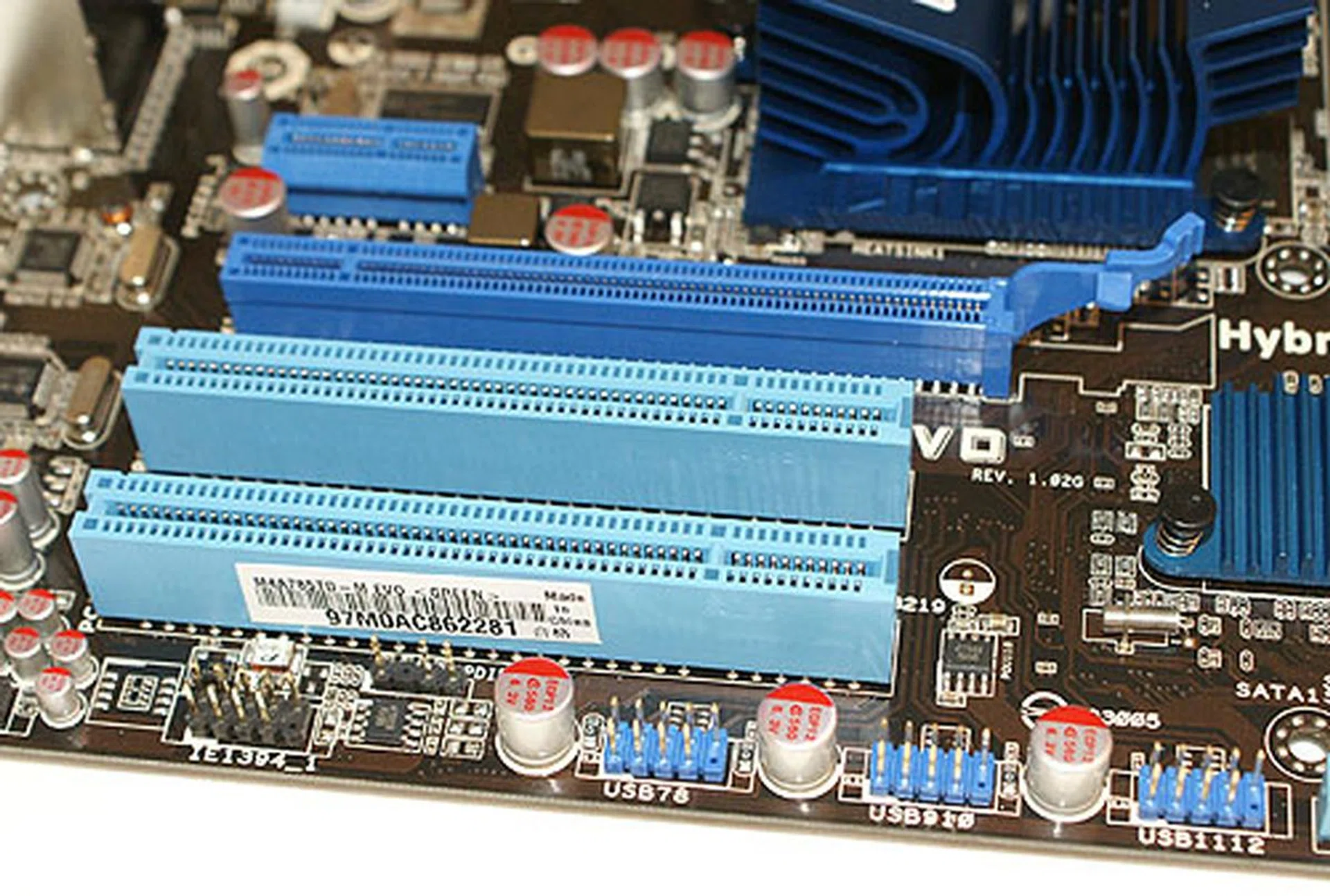 Being a mATX board, space is an issue, hence the limited number of expansion slots . The PCIe x1 for instance looks rather cramped at its location near the heatsink.