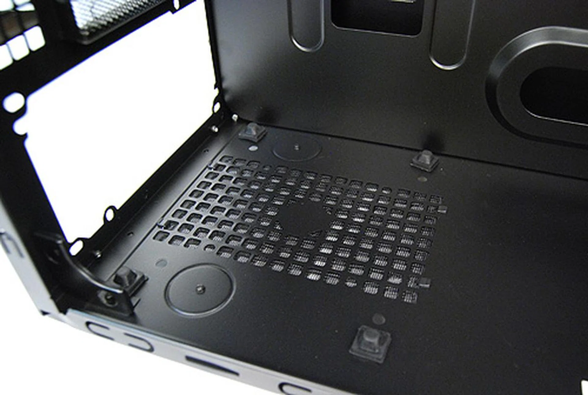 The PSU bay has a removable filter and four rubber feet to help isolate vibrations. Impressive for the most affordable case of the lot.