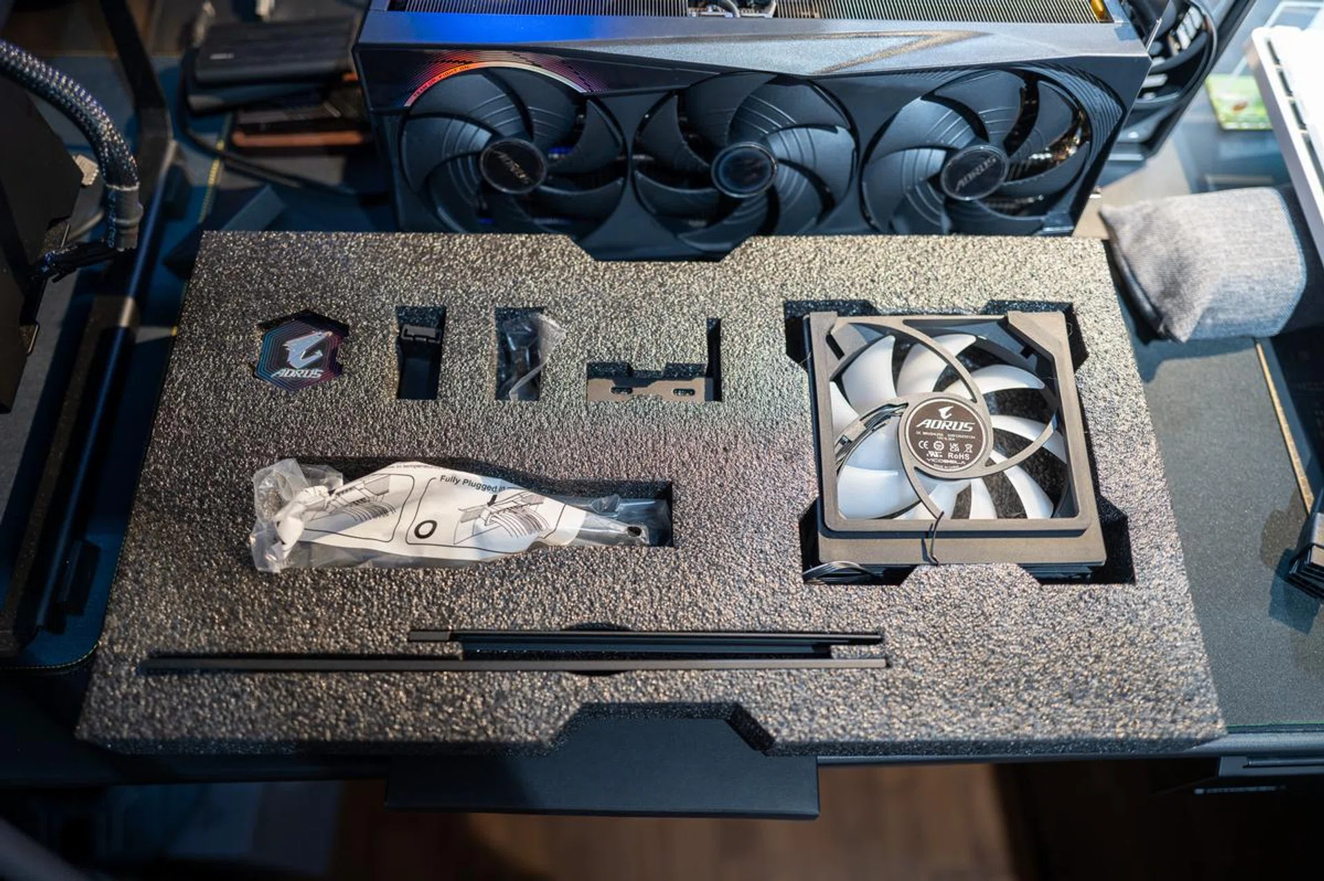 The additional fan is a great touch but could also be better implemented. (Image: HWZ)