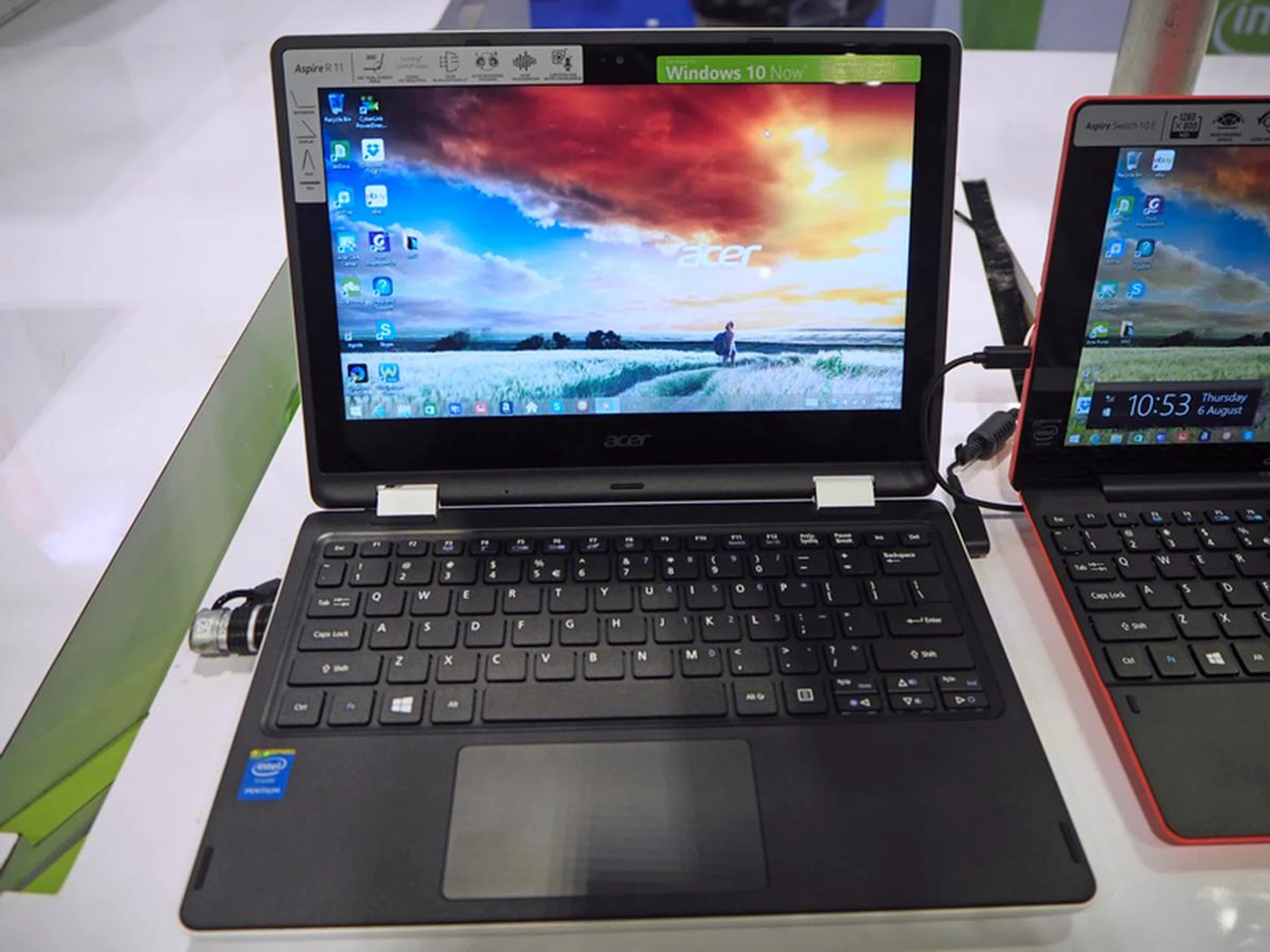 The Acer Aspire R11 is a 2-in-1 touchscreen convertible with 4 different usage modes – ranging from touch-only input to one keyboard-enabled mode. This affordable 11.6-inch device with 500GB HDD storage and SD reader is even cheaper at COMEX 2015, at a mere S$599 (U.P. S$799).