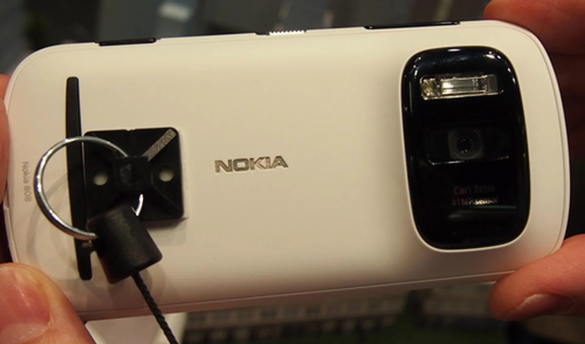 Hidden at the back of the Nokia 808 PureView are the powerful Carl Zeiss optics, 41-megapixel sensor, Xenon flash and LED flash. Fortunately, the camera lens is not flushed to the body of the 808 as it will be susceptible to scratches.