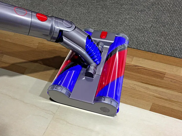 The omnidirectional Fluffy cleaner head is the star of the Omni-glide for effortless spot cleaning. (Image source: HardwareZone)