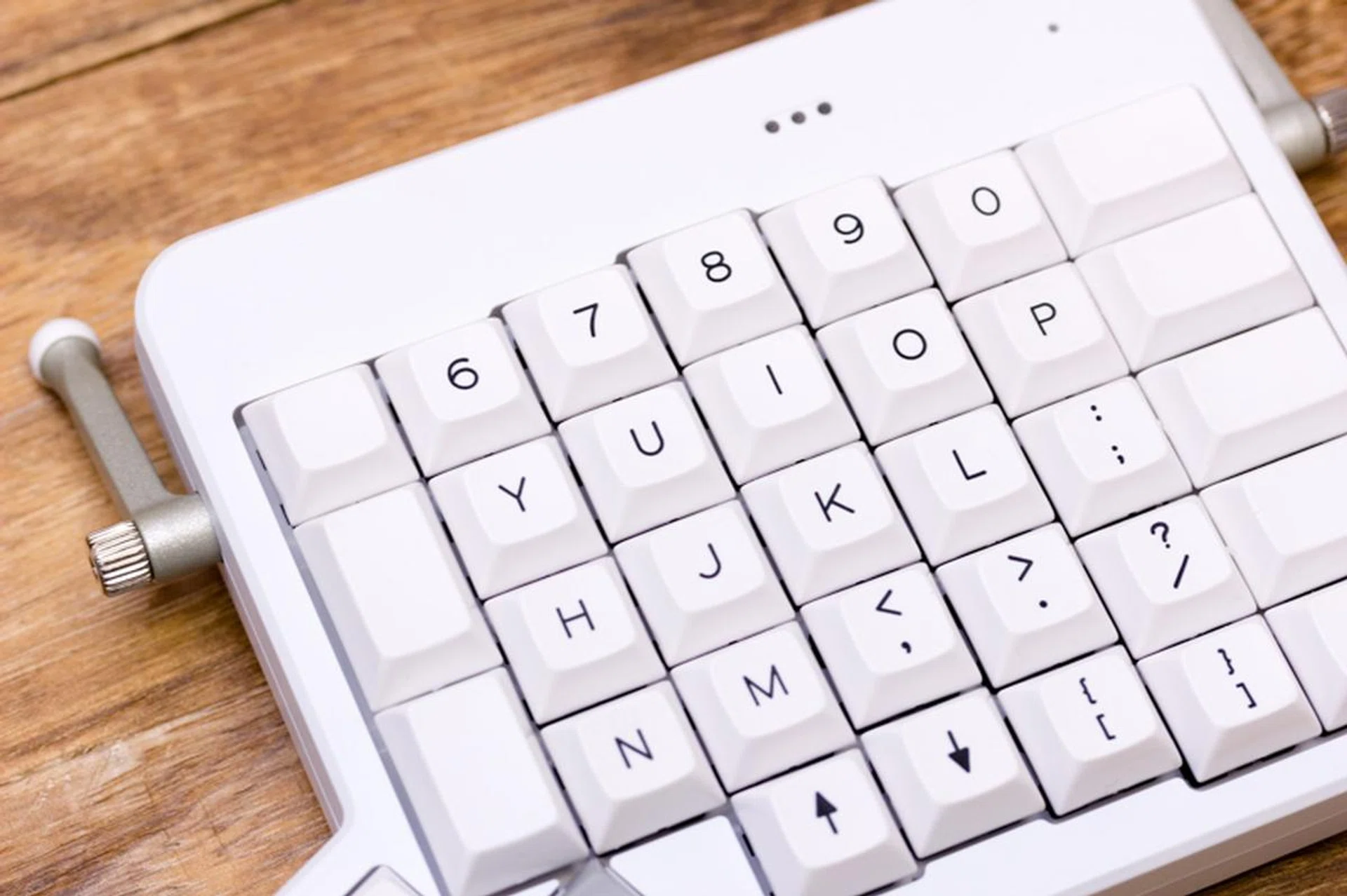 The number ‘6’ is on the other side of the keyboard, and there are two new columns of keys in the middle.
