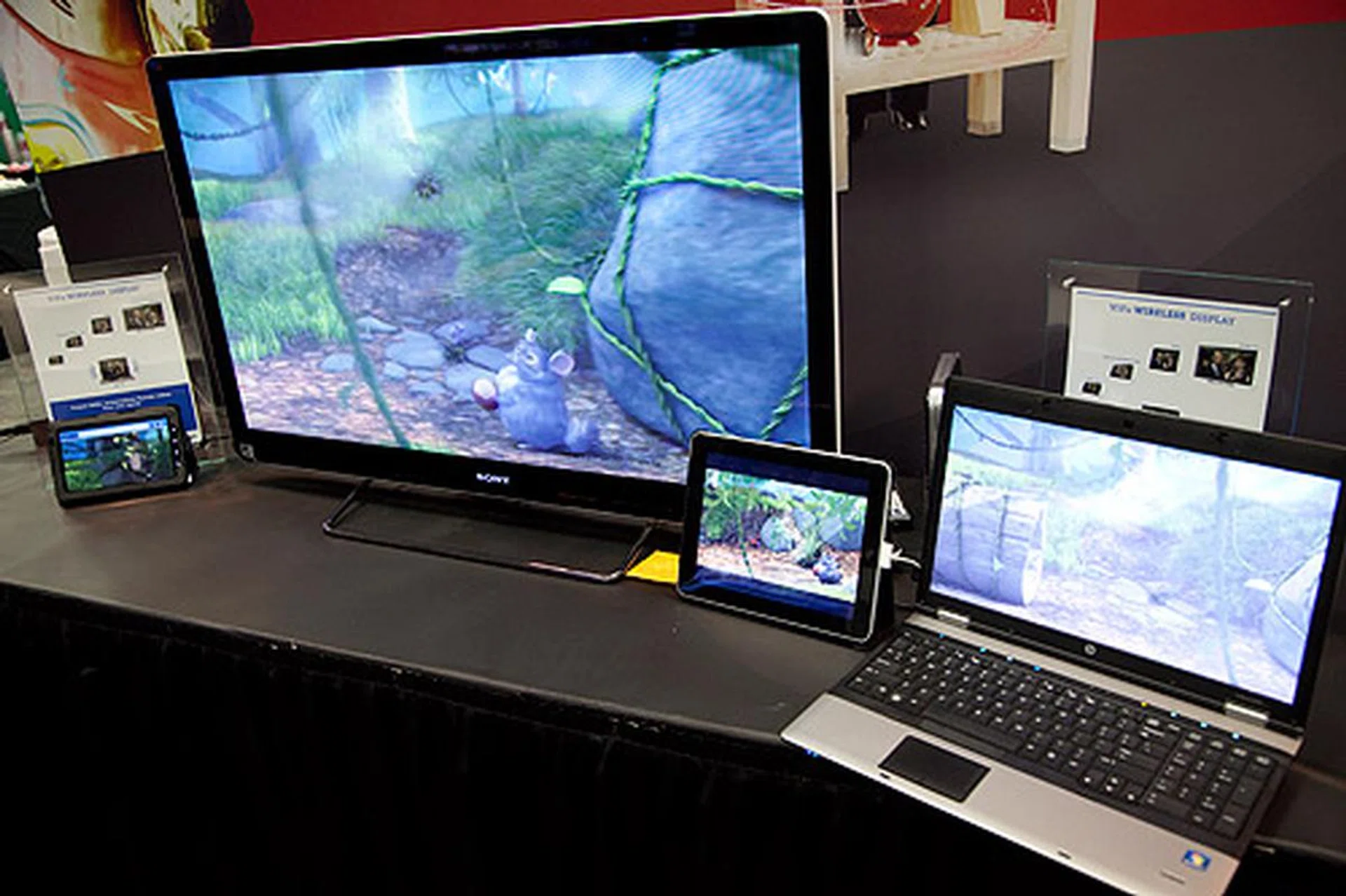 AMD shows off how to do wireless display with ViVu's software based wireless display technology. It uses existing WiFi networks and it works on any DLNA/IP enabled device. Unlike Intel's WiDi, it does not require proprietary hardware.