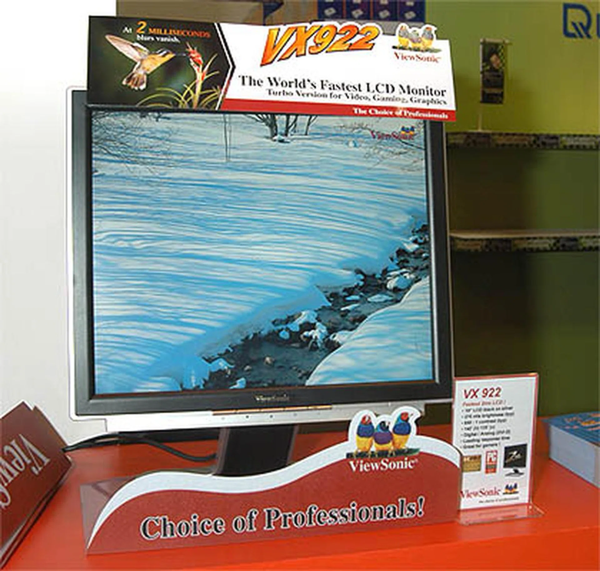 A 19 incher with only 2ms response time, the VX922 is quite a deal at only S$549. On top of that, a free 1GB thumbdrive and DVI cable is thrown in free.