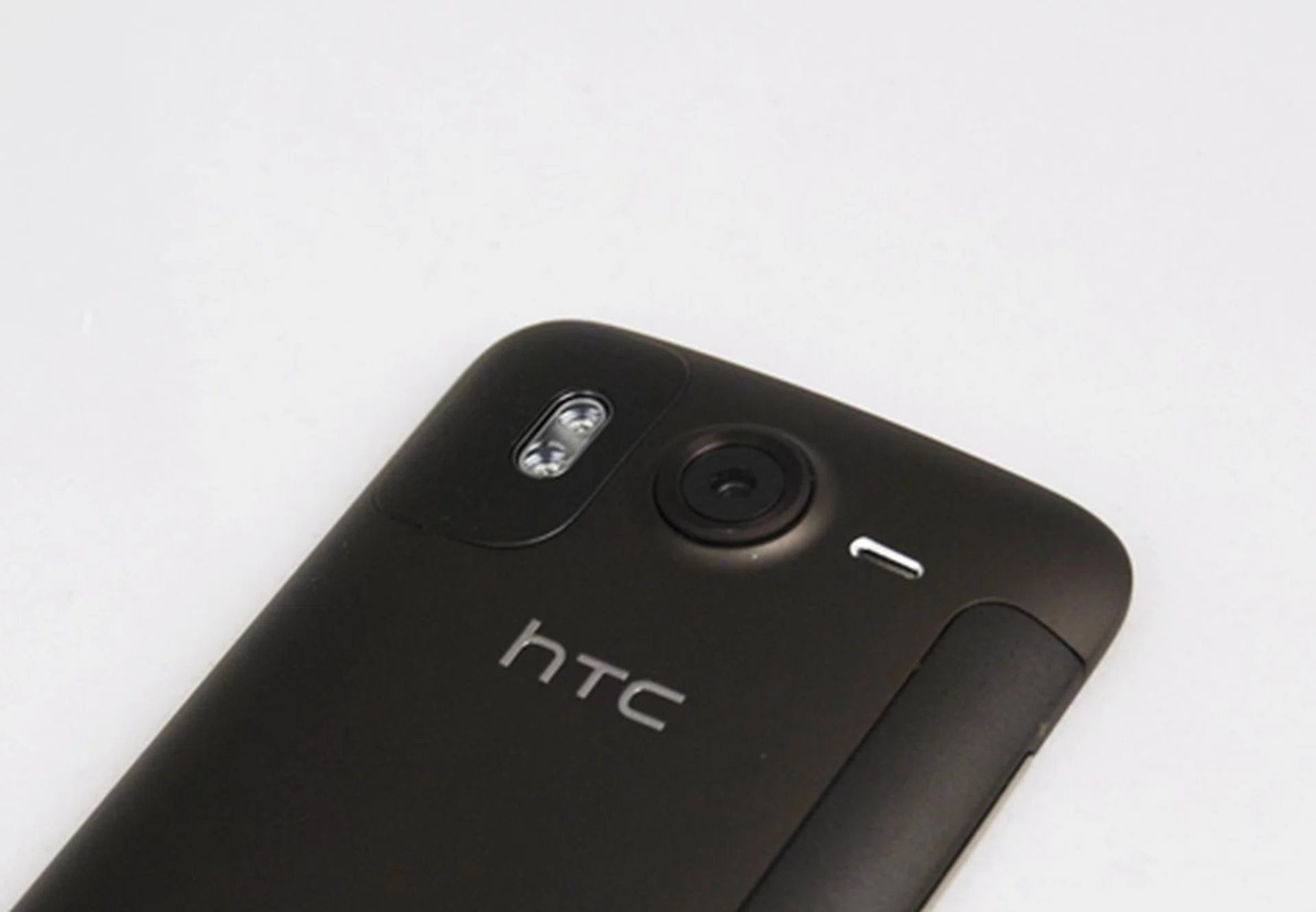 The Desire HD has been pumped with an impressive 8-megapixel camera, and dual flash capabilities, a class above the usual 5-megapixel cameras that appear on current high-end smartphones