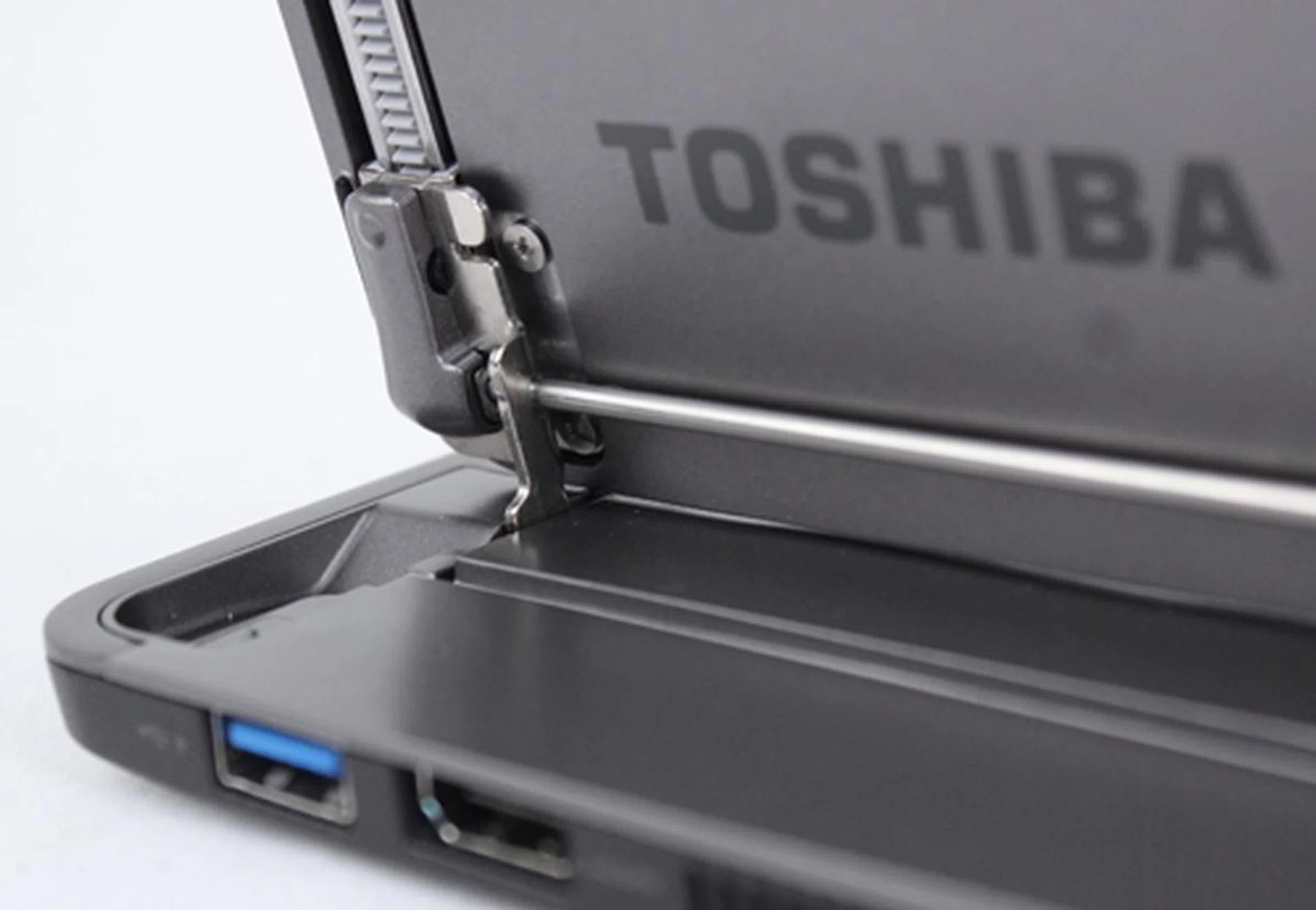 There are rails with teeth on both sides of the machine which enable you to slide the screen out to any preferred viewing angle and keep the screen relatively stiff and usable.