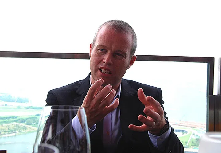 Chris Kearney, VP for TomTom Asia Pacific, sharing with us in greater detail about some of the new features of the new Via 620.