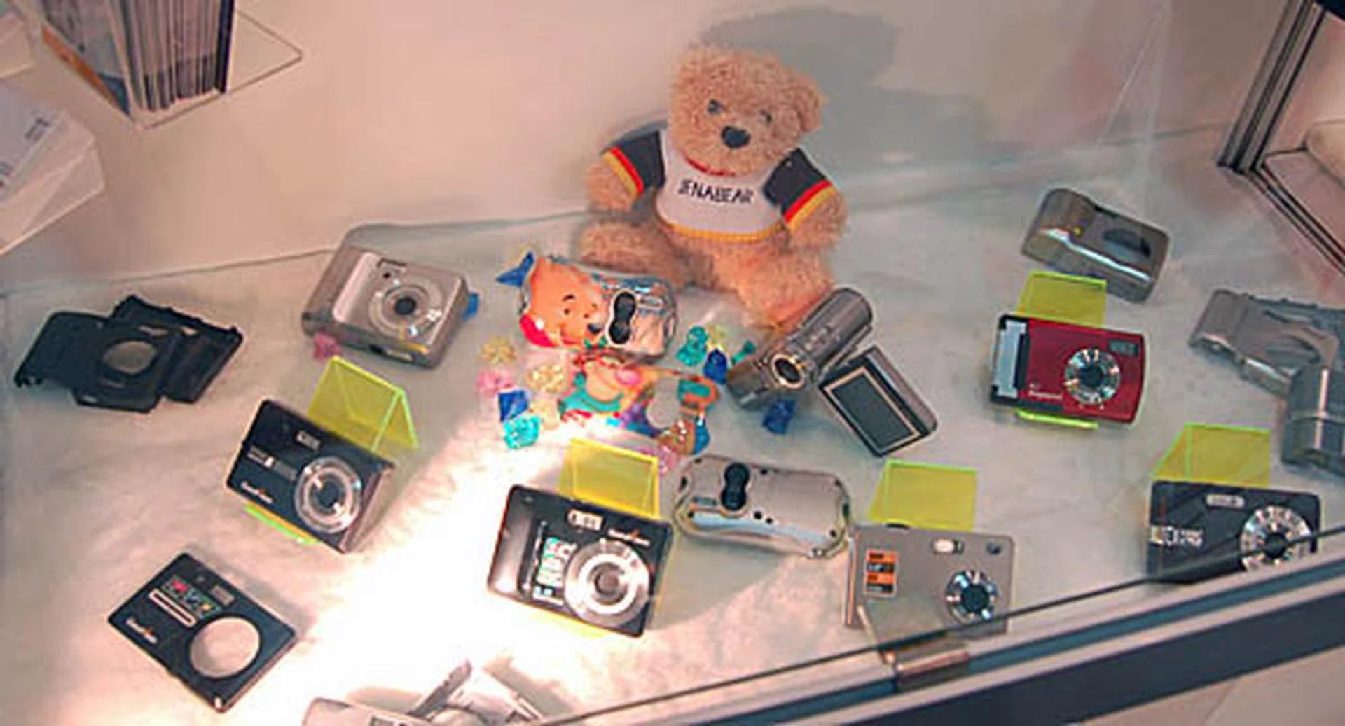  The various digital cameras available from Grandtech. The company also produces digital photo frames with sizes ranging from 7 to 10 inches.  