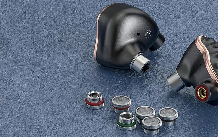 Interchangeable sound filters lets you easily adjust the sound. 