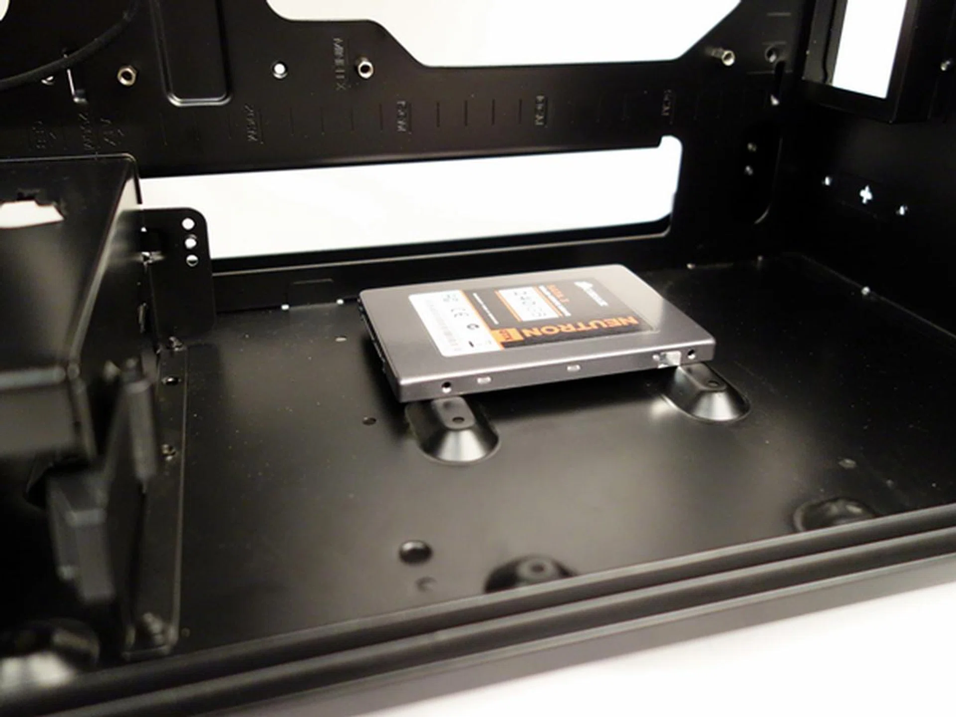 The Raven RV04 is able to fit four bottom-mounted 2.5-inch drives.