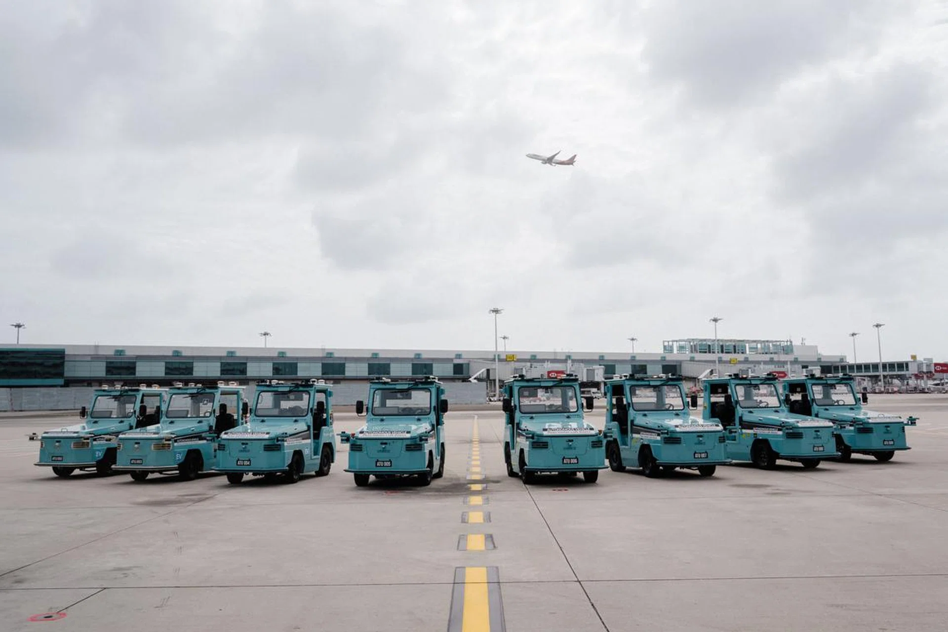 Changi Airport’s driverless tractors for passenger baggage transportation