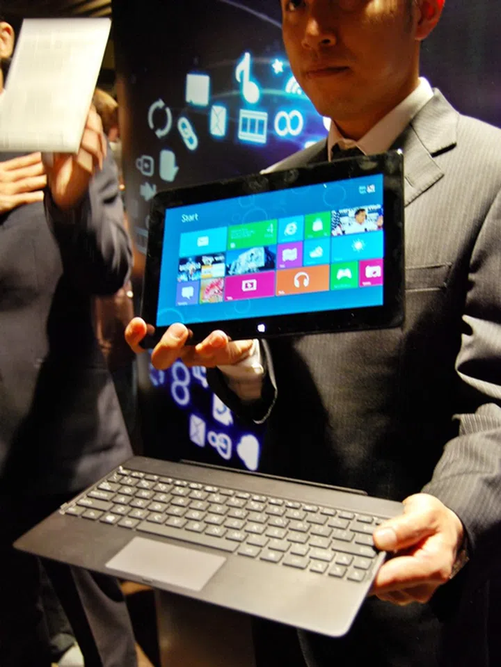 Besides extending the usage of the ASUS tablet 600 away from a power source, the keyboard dock will allow the ease of performing productivity tasks on-the-go.