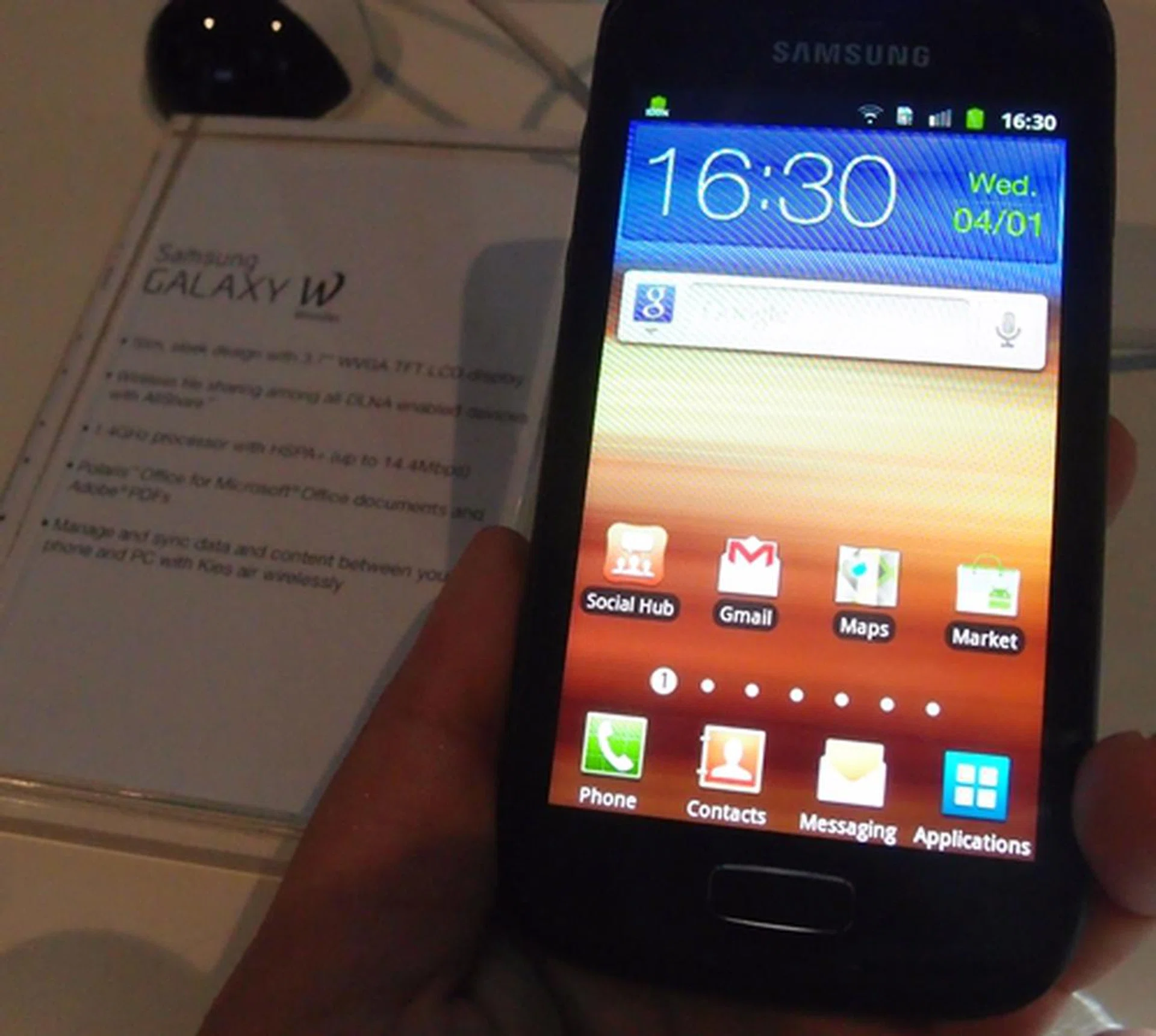 The Galaxy W might not sport an AMOLED screen but a smaller 3.7-inch TFT LCD screen but we had no qualms about it. We noticed that colors were not as saturated as their AMOLED-equipped counterparts but having a 800 x 480 screen resolution is sufficient for clear video viewing. The phone comes with a single physical Home button flanked by two capacitive buttons (MENU and Back). 