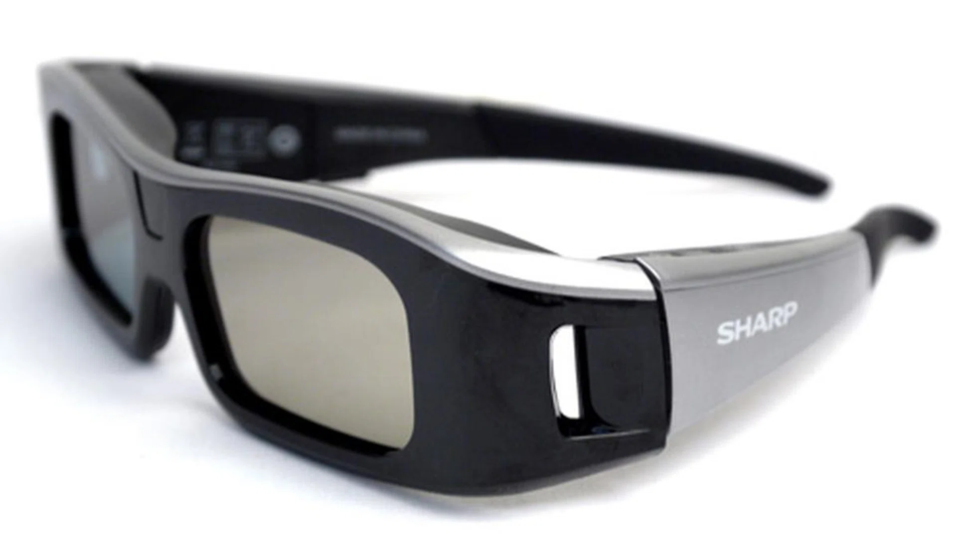 Weighing 65 grams, Sharp's 3D eyewear is visibly clunkier and heavier than most of its competitors. Surprisingly, it is fairly comfortable when worn, though we tend to favor the slimmer nose pad over the chunkier one. The glasses power itself off if no 3D signal is detected after three minutes.