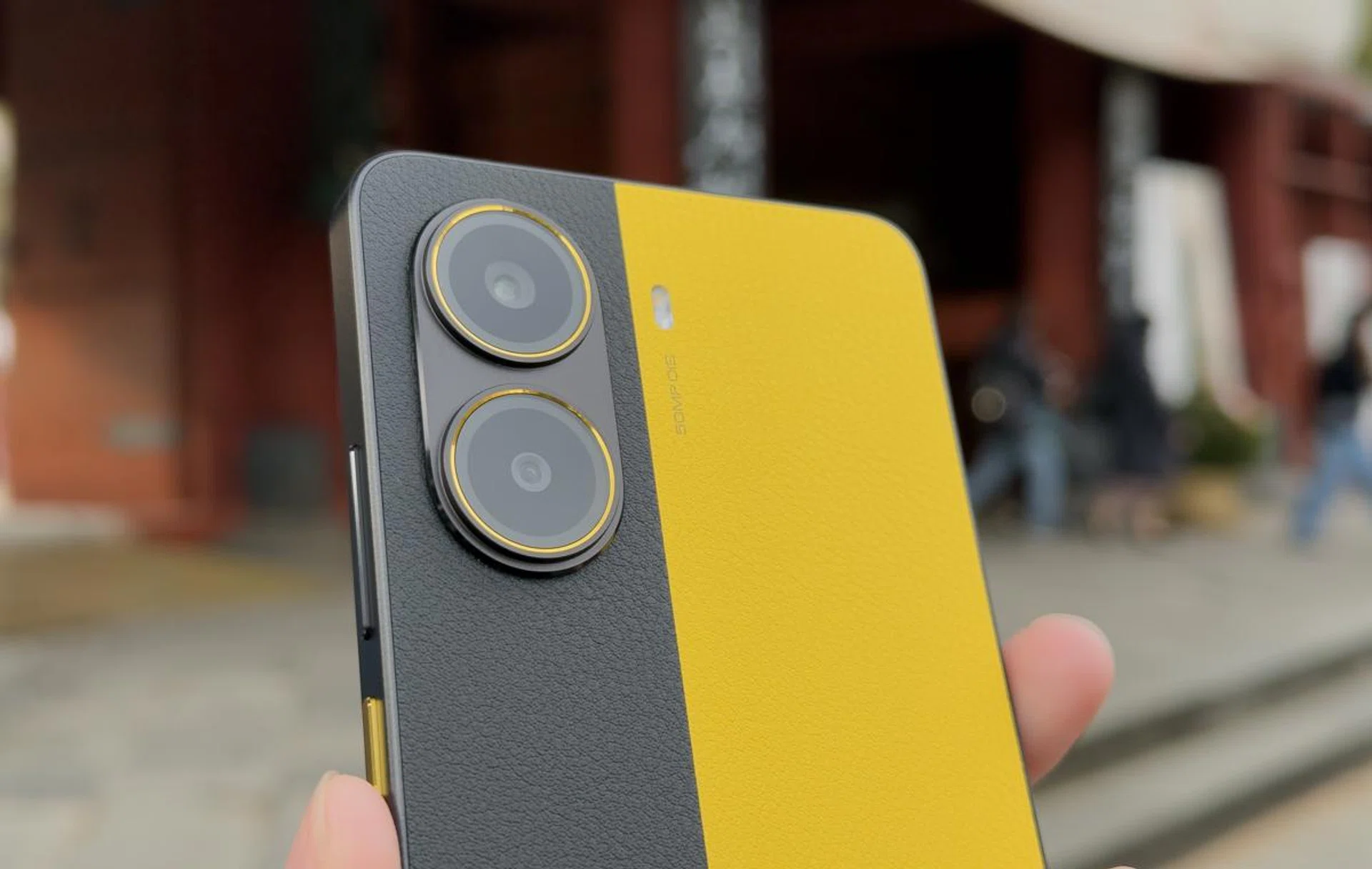 Rear camera bump. Photo: HWZ.