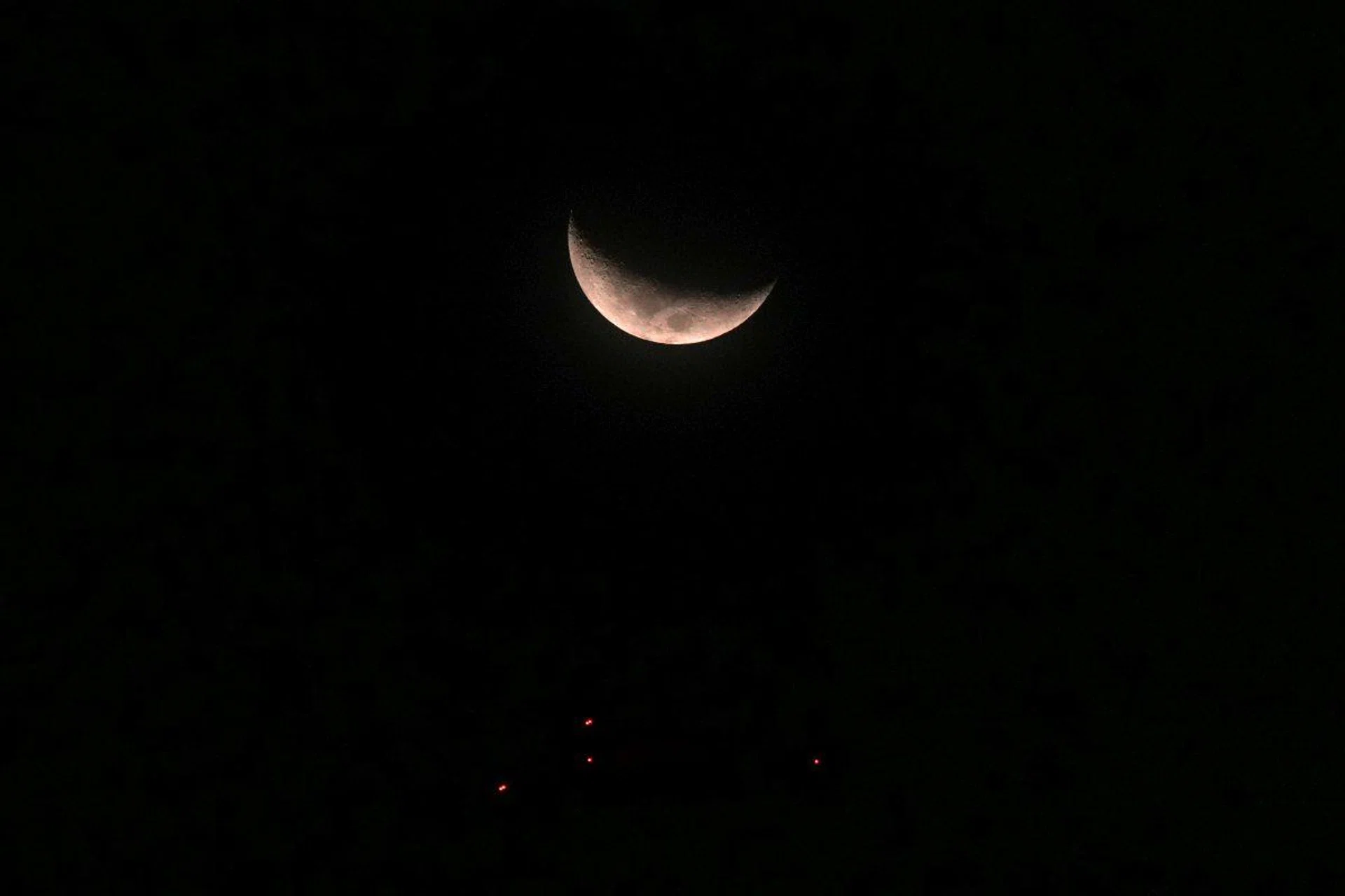 318mm at f/5.6, 1/640s, ISO 1600