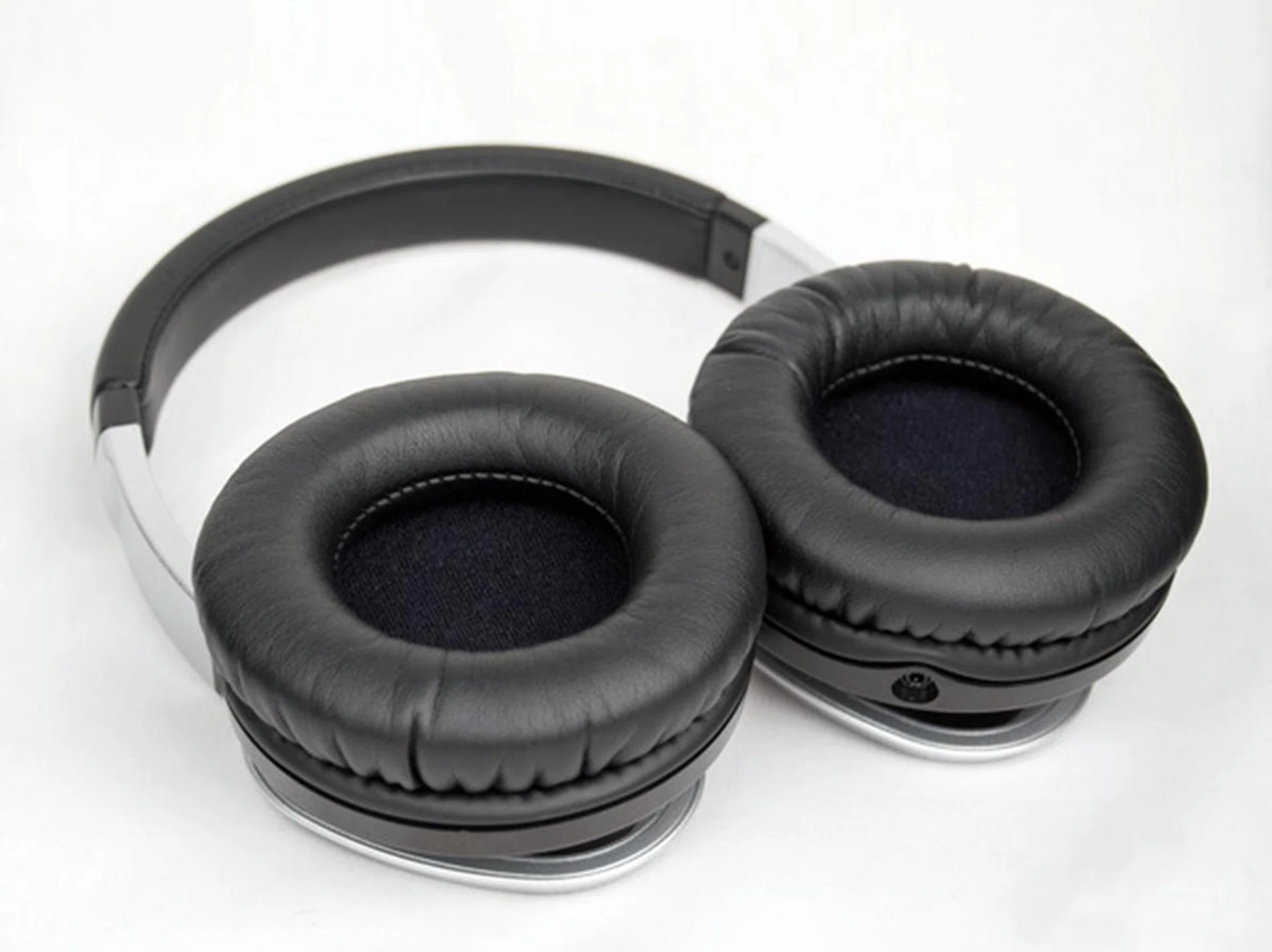 Large, soft earcups make for comfortable listening.