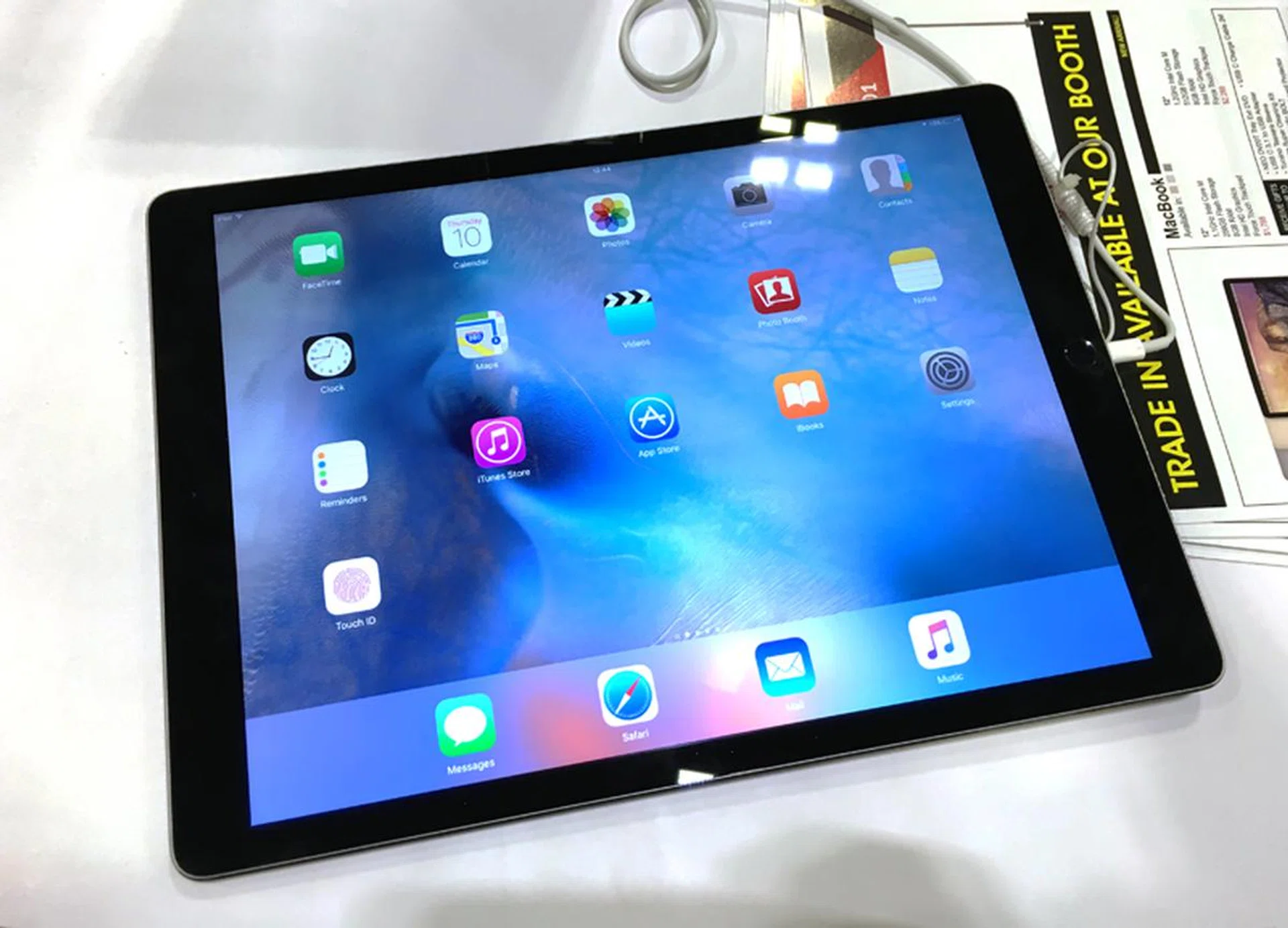 The iPad Pro is Apple's biggest tablet yet, and comes with a gorgeous 12.9-inch display. It's also the most powerful tablet Apple makes, but still retains a thin, lightweight build, making it the perfect portable movie watching machine, especially with its four powerful speakers. Pick one up from Epicenter (starting at S$1,188) and get a free case, home charger, cleaning kit, bluetooth speaker, 12,000mah power bank, iWorld lightning cable, LED desklight and screen protector. 