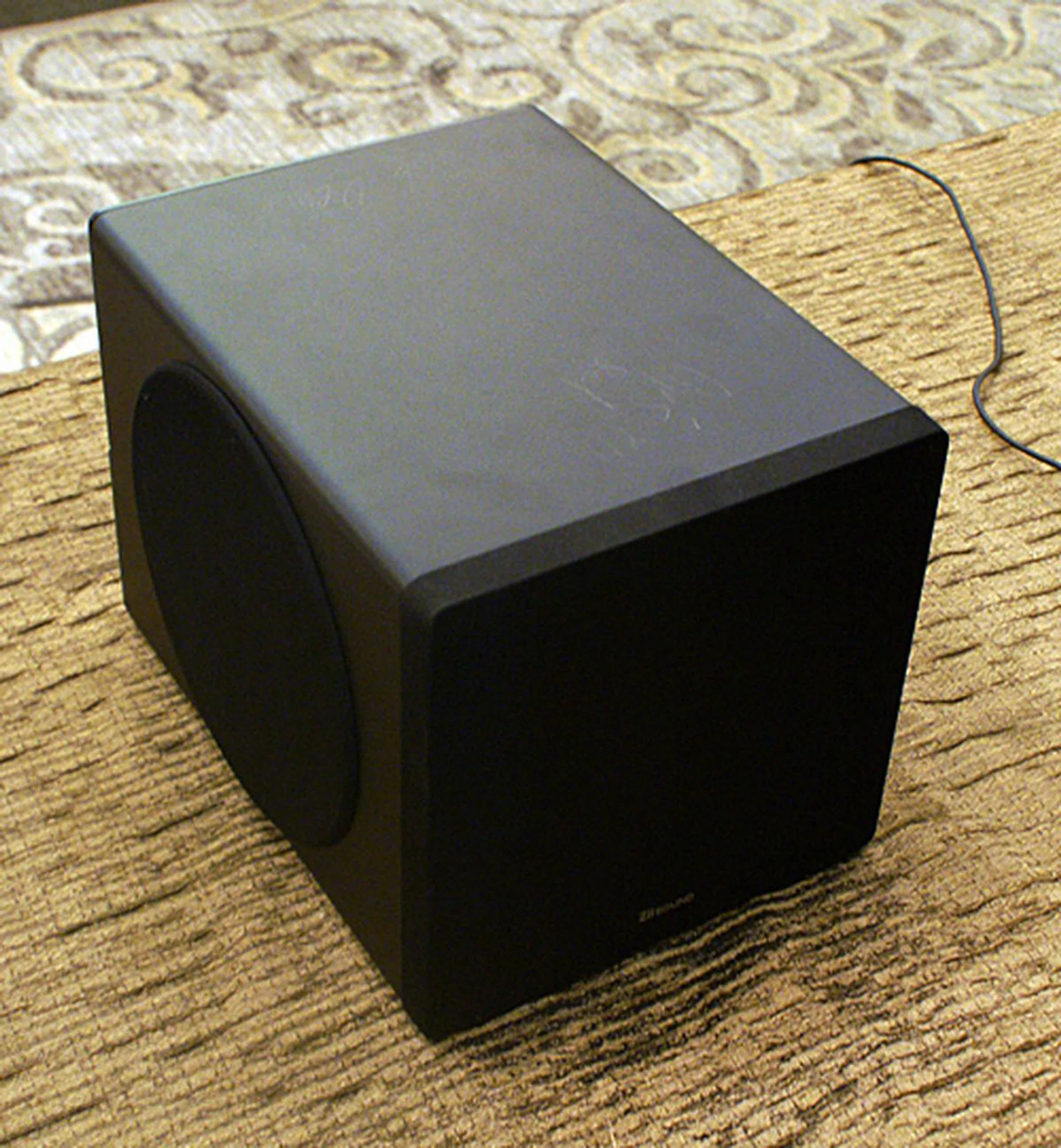 The DSx is the subwoofer unit for the new modular speaker systems from Creative and features a 6.5-inch driver in the classic Creative SLAM housing - pretty much the same subwoofer used in some of their other mid-range PC speaker systems.