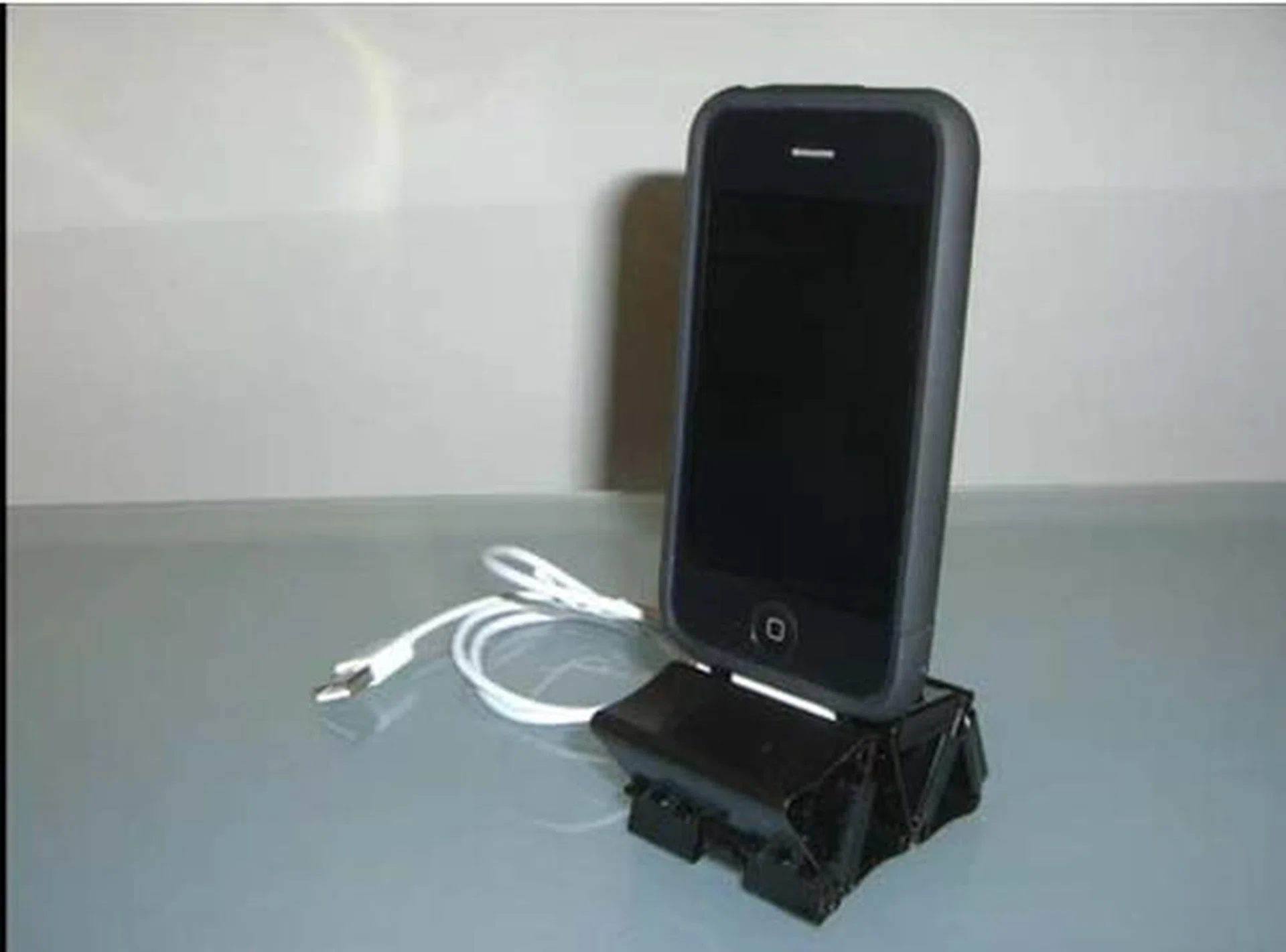 Here's what it looks like if done right, but bear in mind the risks of damage to your USB cable.