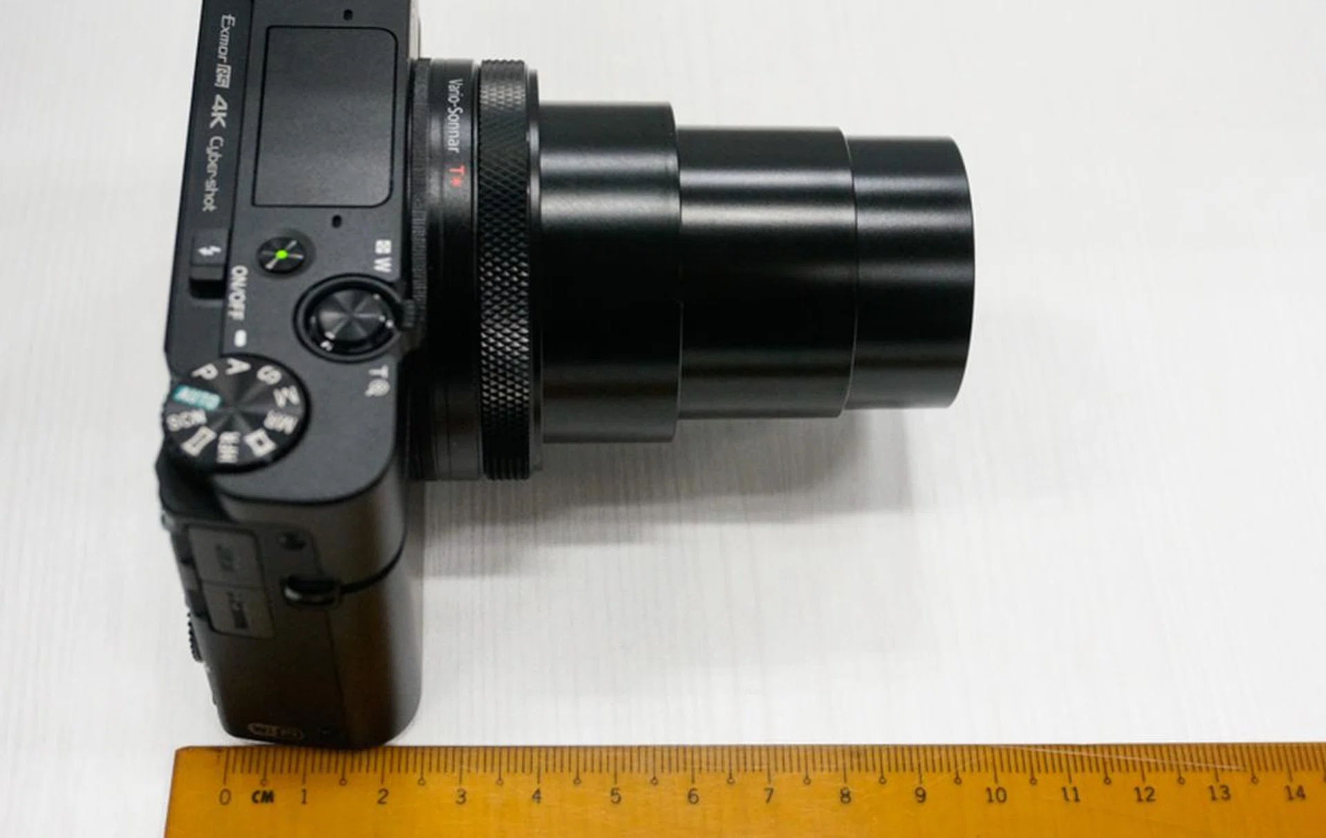 The lens extends out just about 5.5cm.