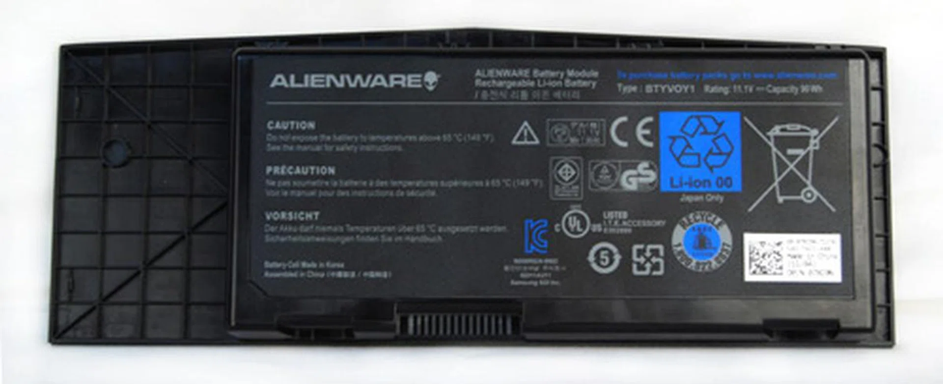 The R3 has been upgraded with a new 11.1V 90 Wh capacity battery.