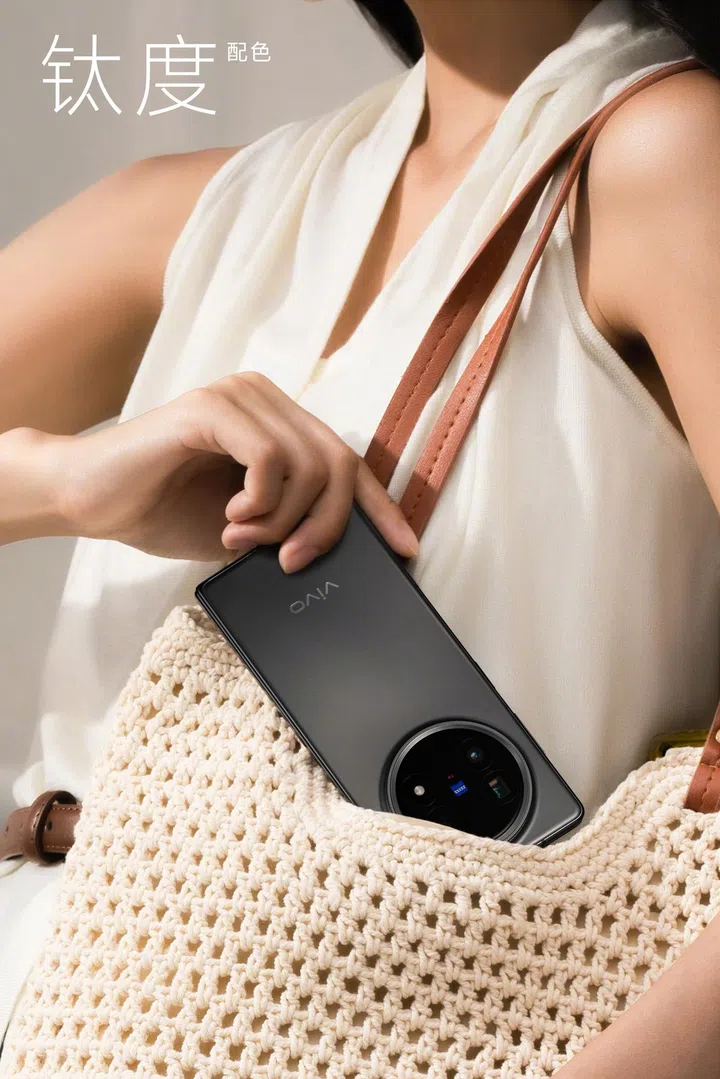 The Titanium colourway for the Vivo X Fold5. Source: Vivo (Weibo).