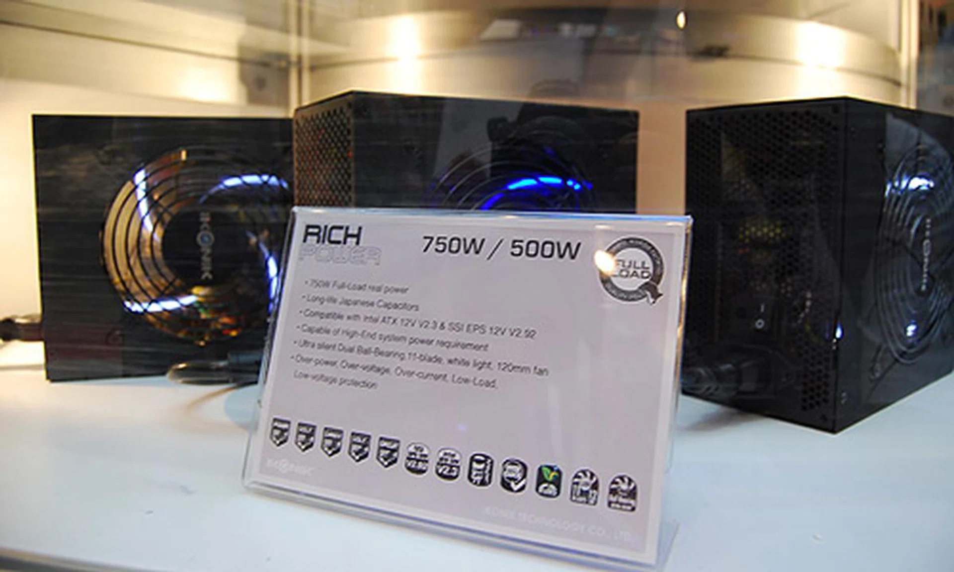Also on display were Ikonik's Rich Power PSUs, which features Japanese capacitors for enhanced efficiency.