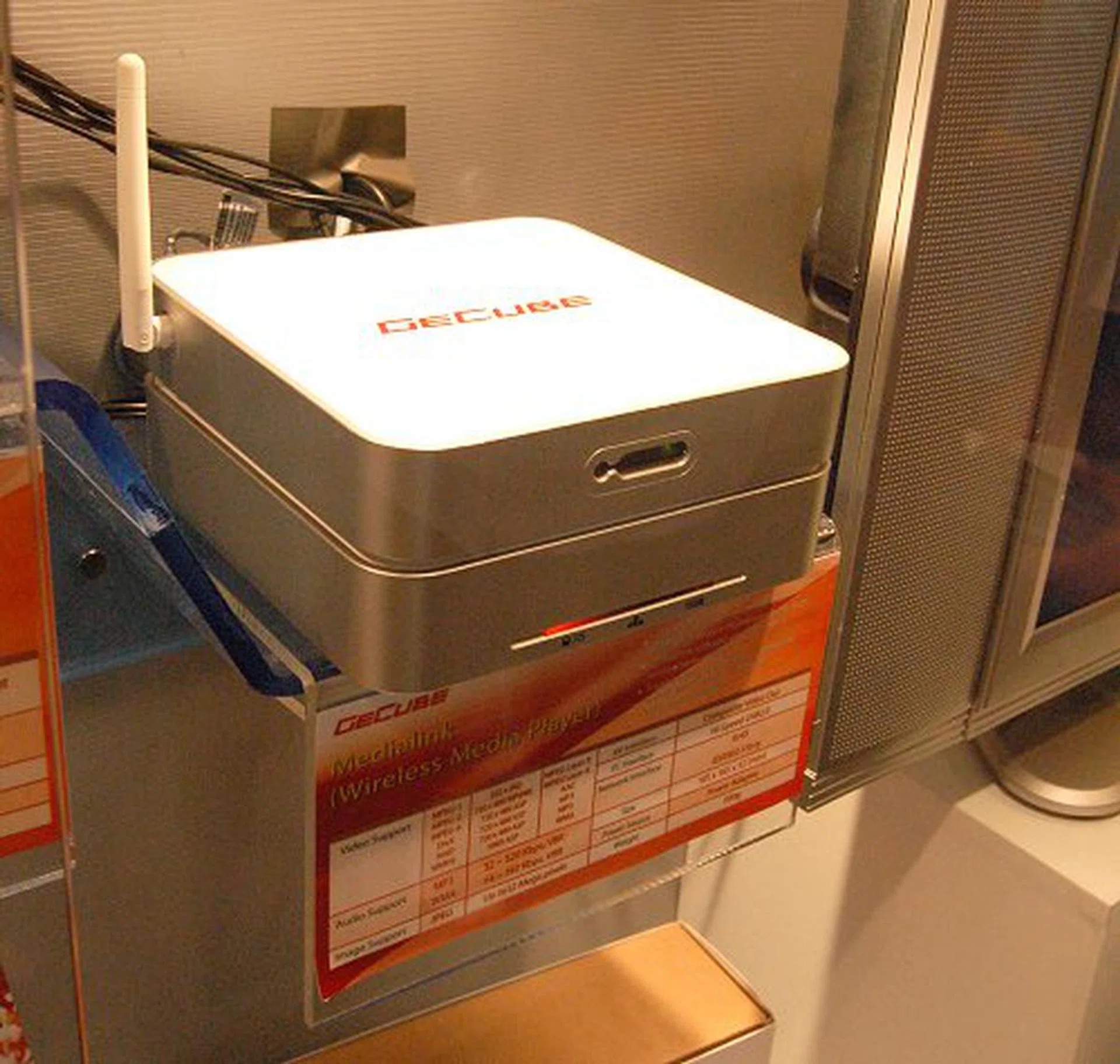 GECUBE also took the opportunity to showcase its wireless media player called Medialink, which supports MP3, WMA, JPEG, MPEG2, MPEG4, DivX, XviD, and WMV9 formats.